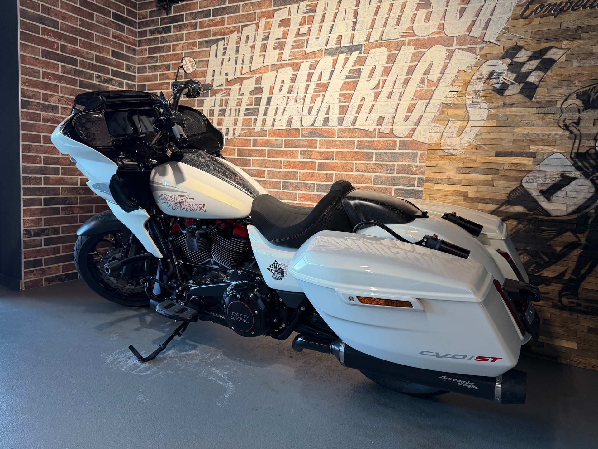 HARLEY-DAVIDSON FLTRXSTSE Road Glide 121 CVO-showroom-element-3