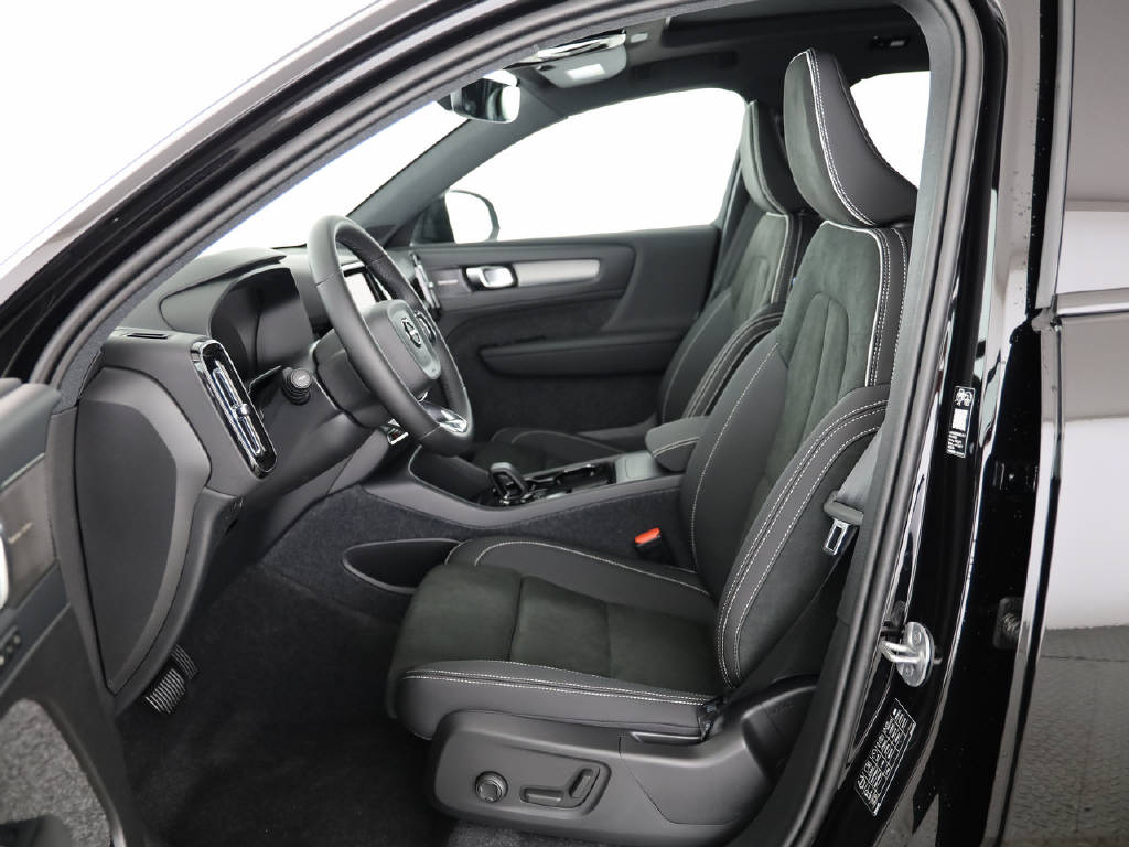 VOLVO EX40 Twin Ultra AWD XCENTRIC-image-1