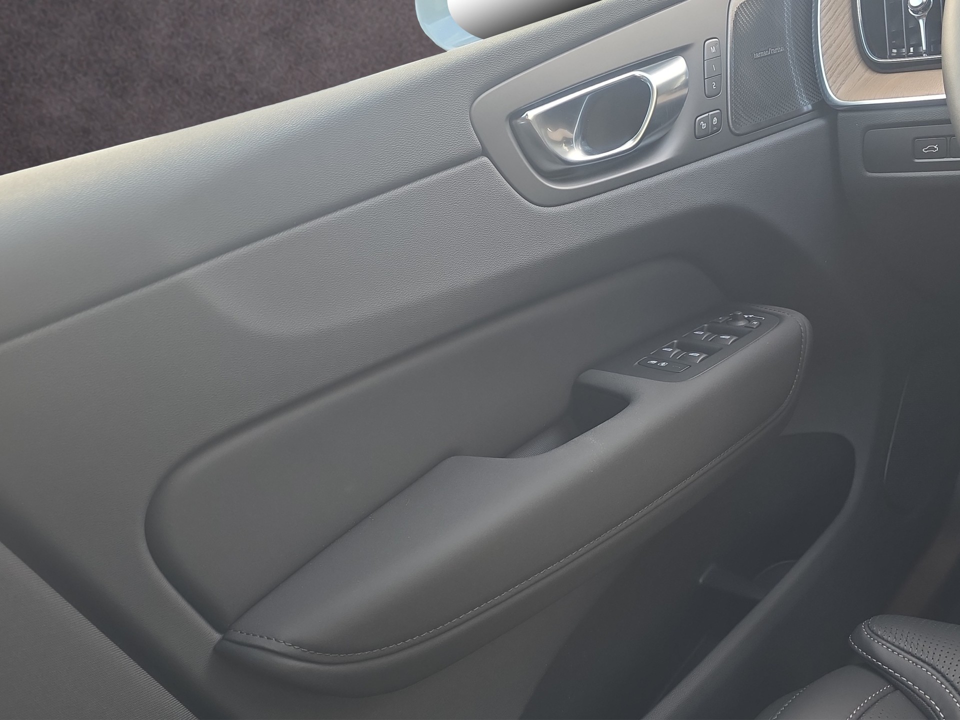 VOLVO XC60 2.0 T6 TE Ultra Bright eAWD-image-18