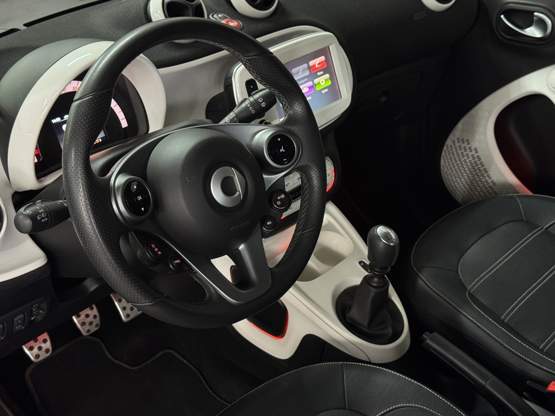 SMART forfour prime "Faltdach-Leder-JBL"-image-9