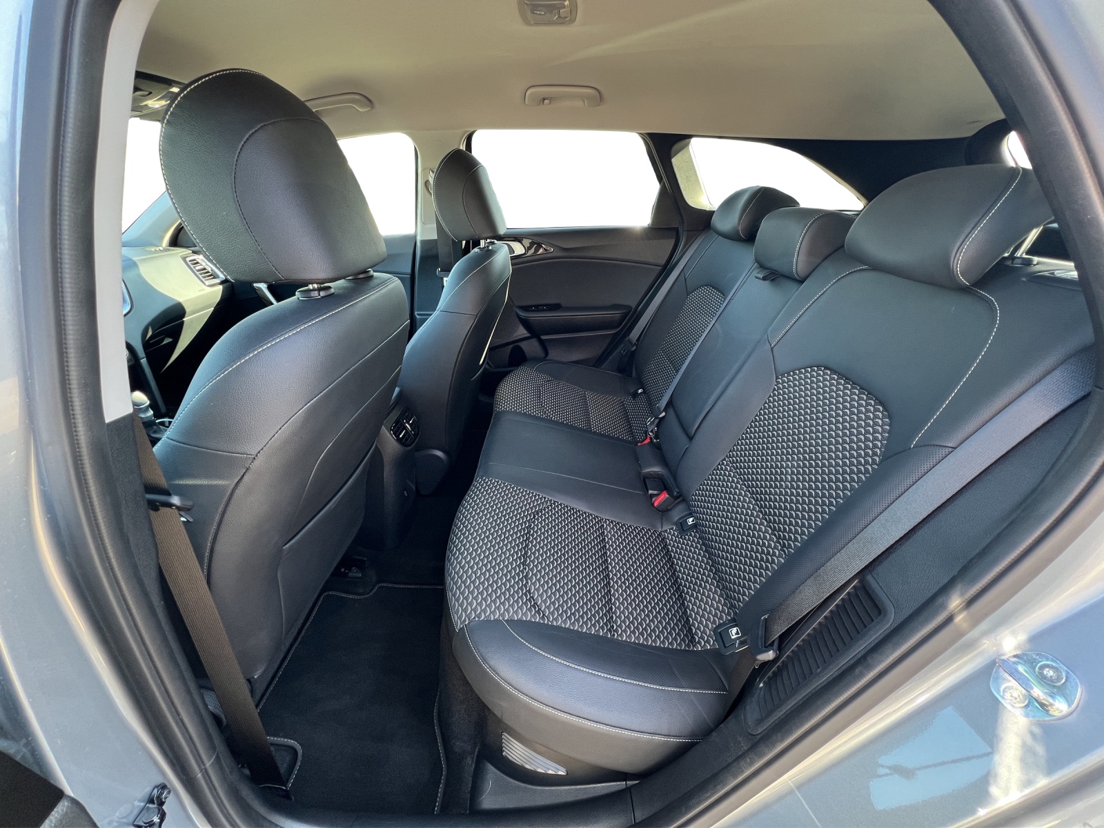 KIA Ceed SW 1.6 GDi Plug-in Hybrid Style-image-7
