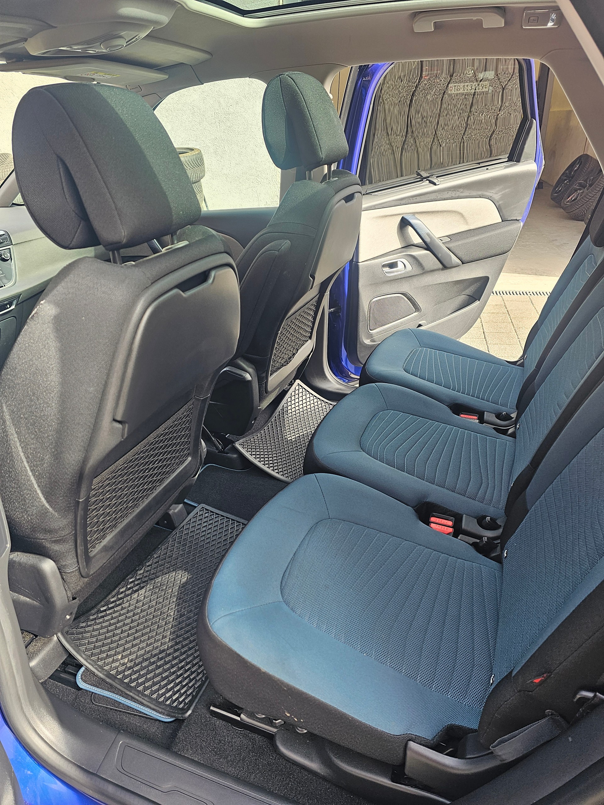 CITROEN C4 Picasso 1.2 Pure Tech Shine EAT6-image-4