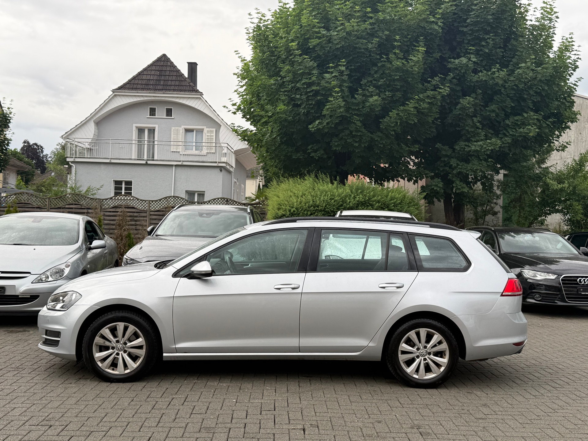 VW Golf Variant 1.6 TDI Trendline 4Motion-showroom-element-2