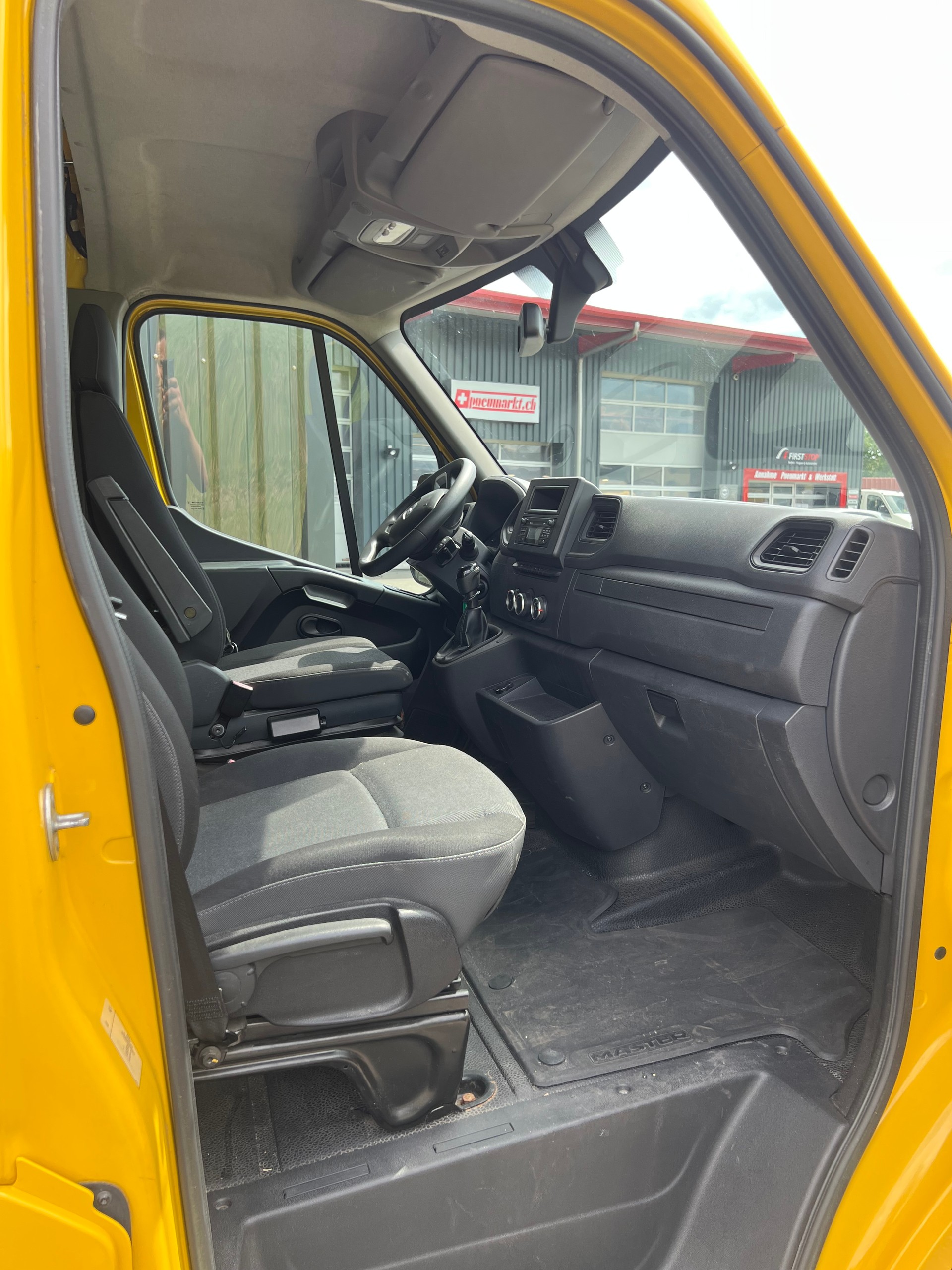 RENAULT Master T35 2.3dCi 135 L3H3-image-8