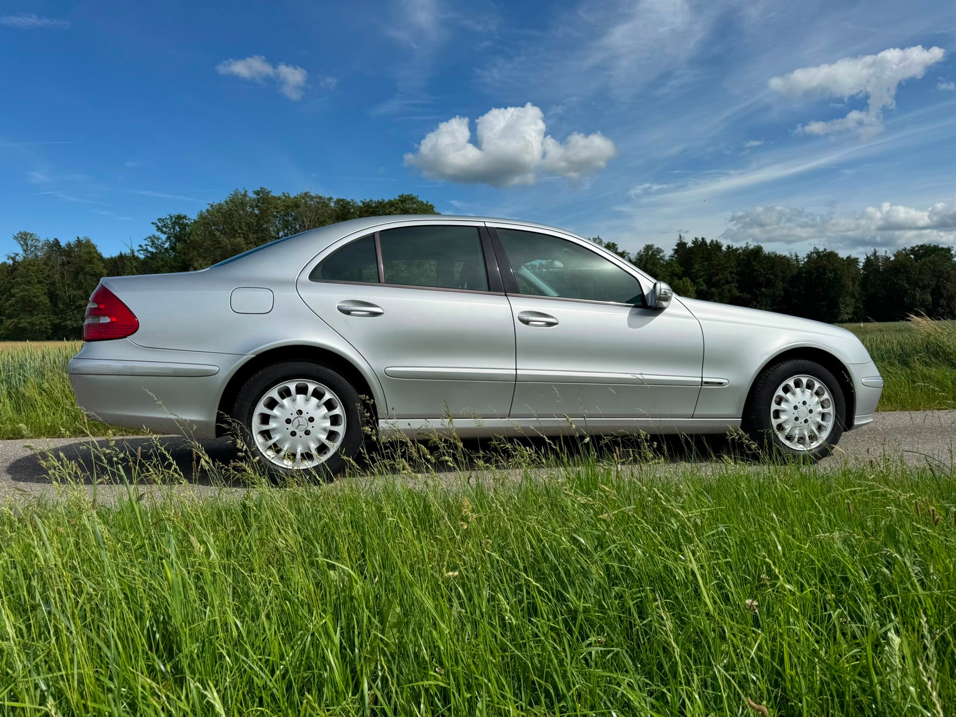 MERCEDES-BENZ E 220 CDI Classic-image-2