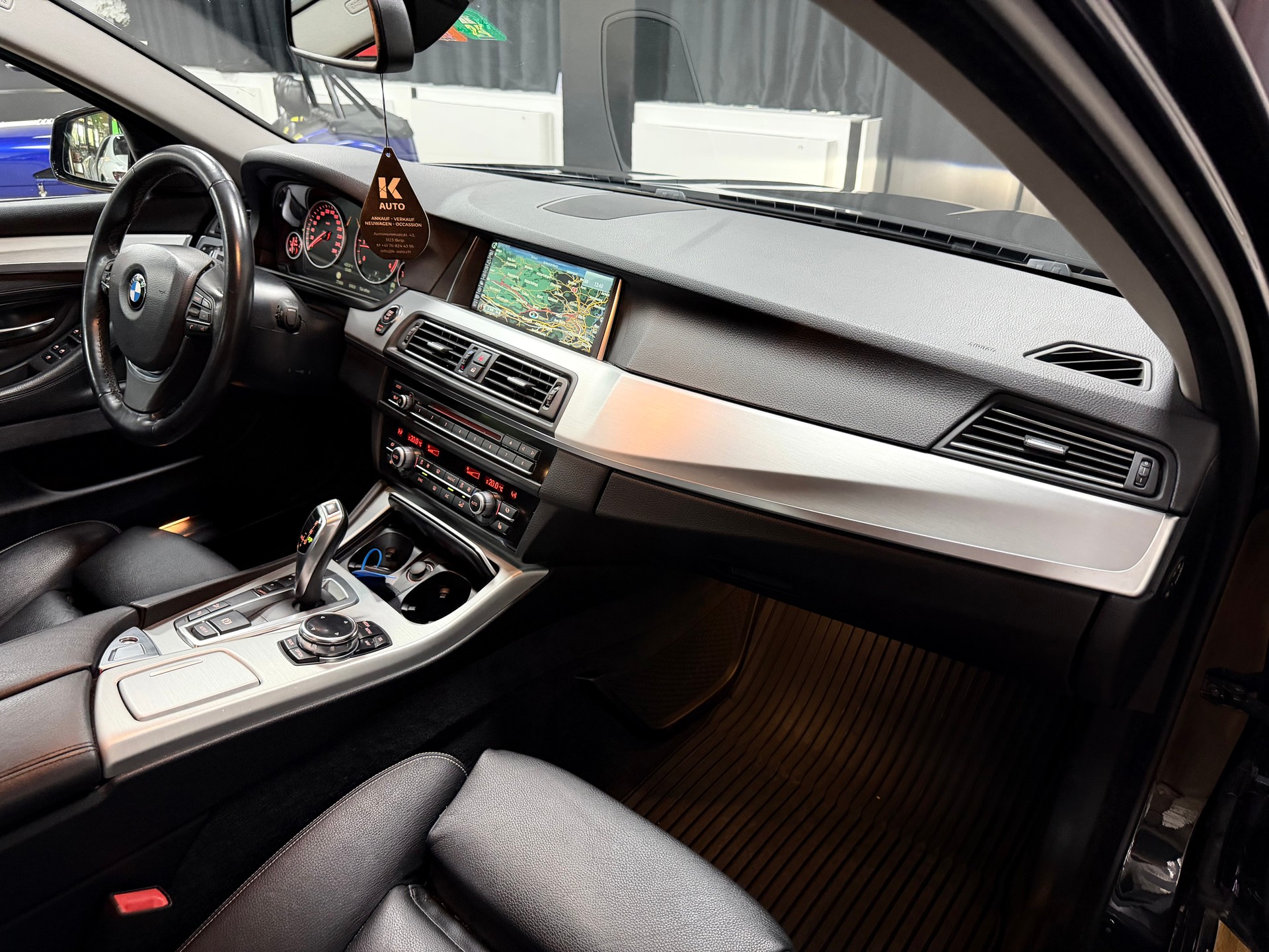 BMW 520d xDrive Luxury Line Steptronic-image-25