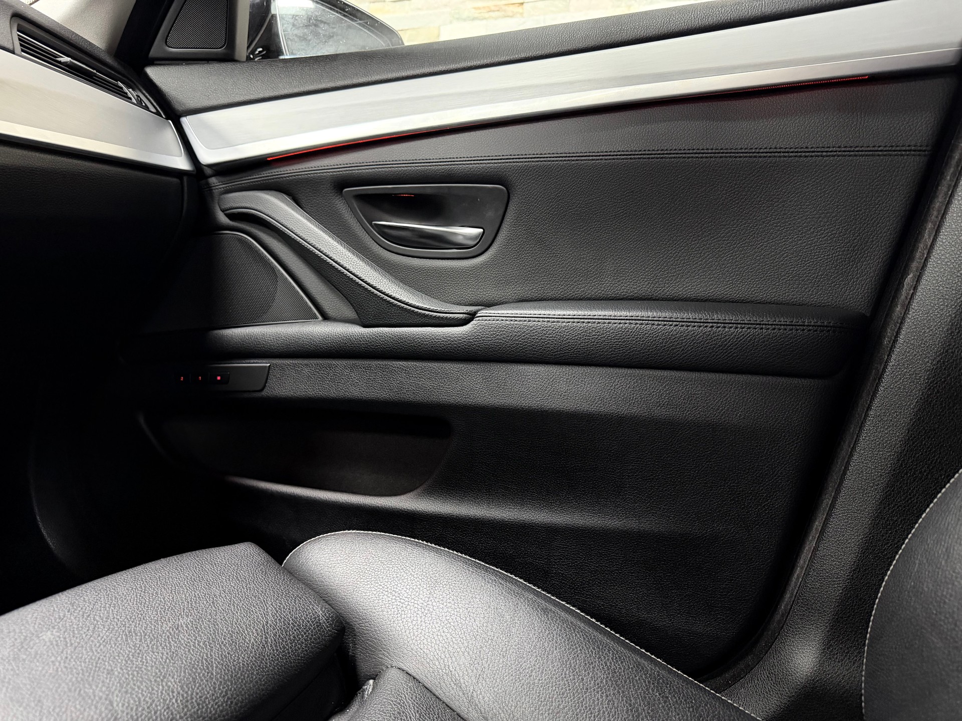 BMW 520d xDrive Luxury Line Steptronic-image-15