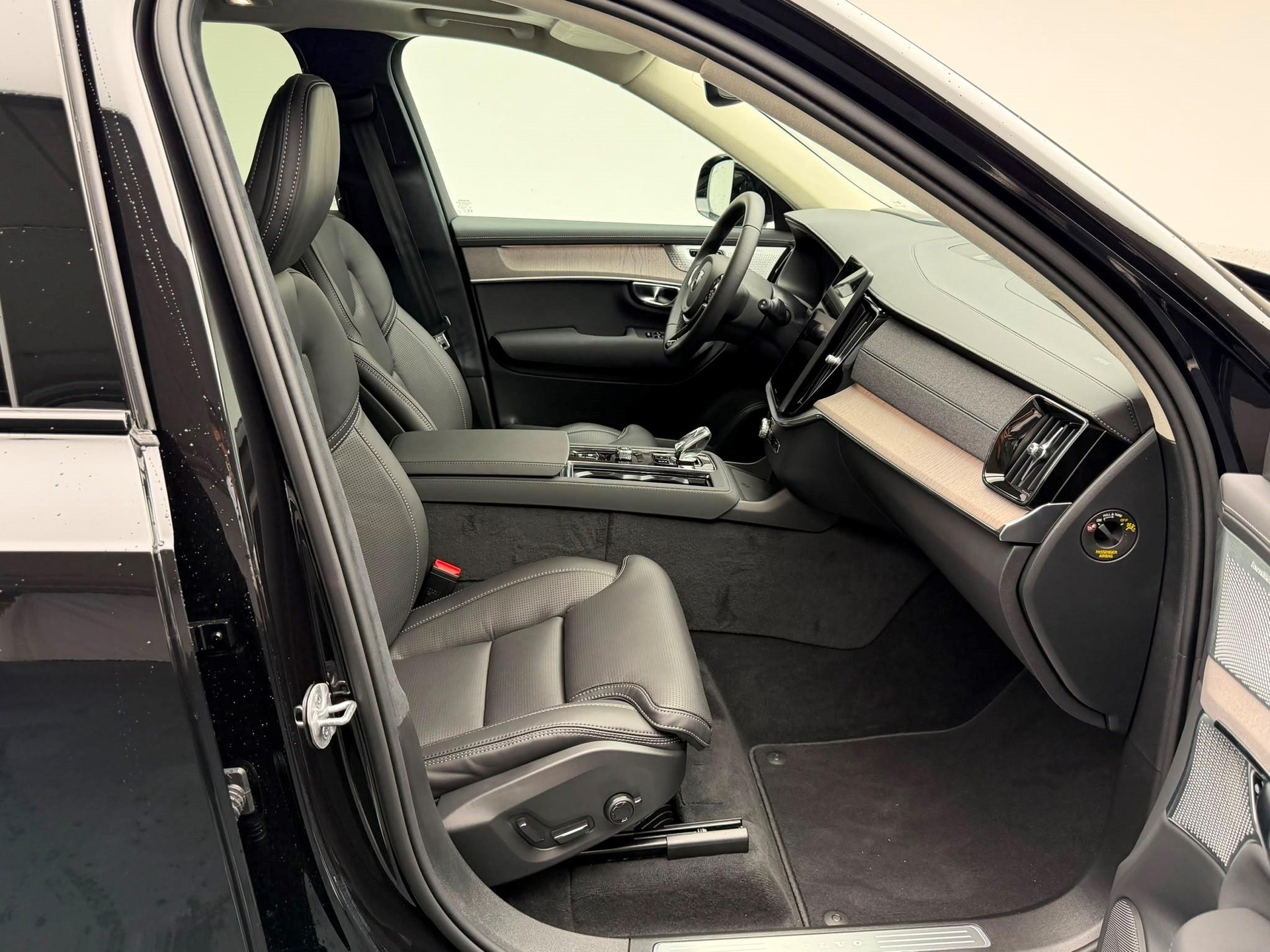 VOLVO XC90 2.0 T8 TE Ultra Dark eAWD-image-16
