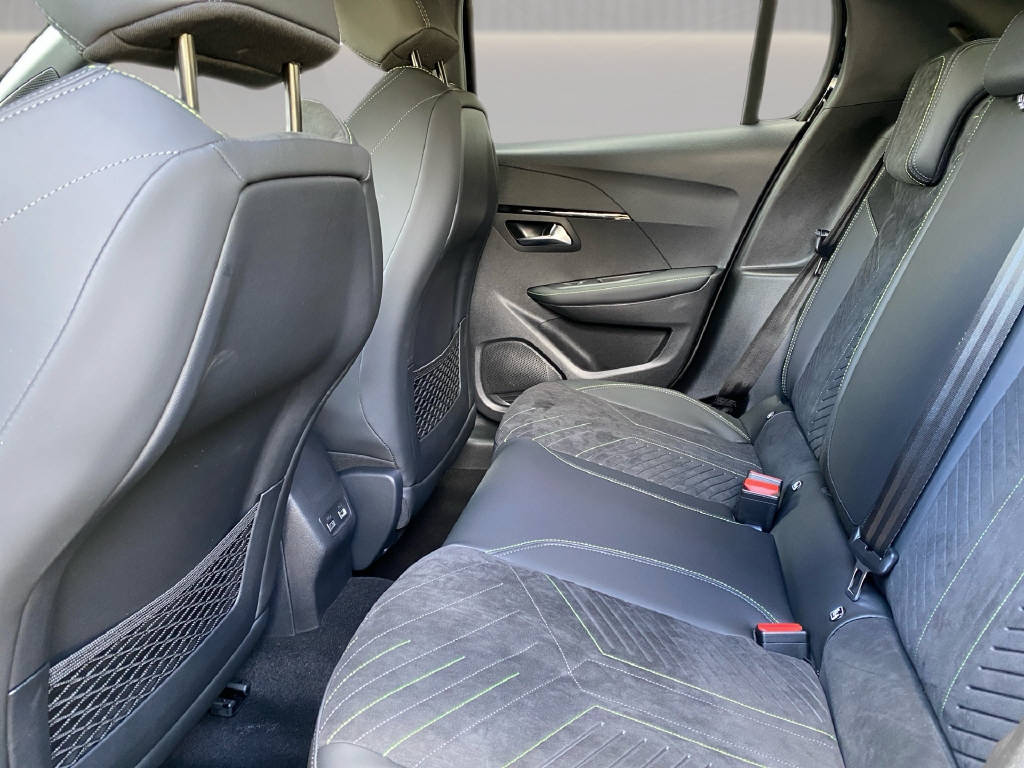PEUGEOT 208 1.2 Hybrid 145 GT-image-10