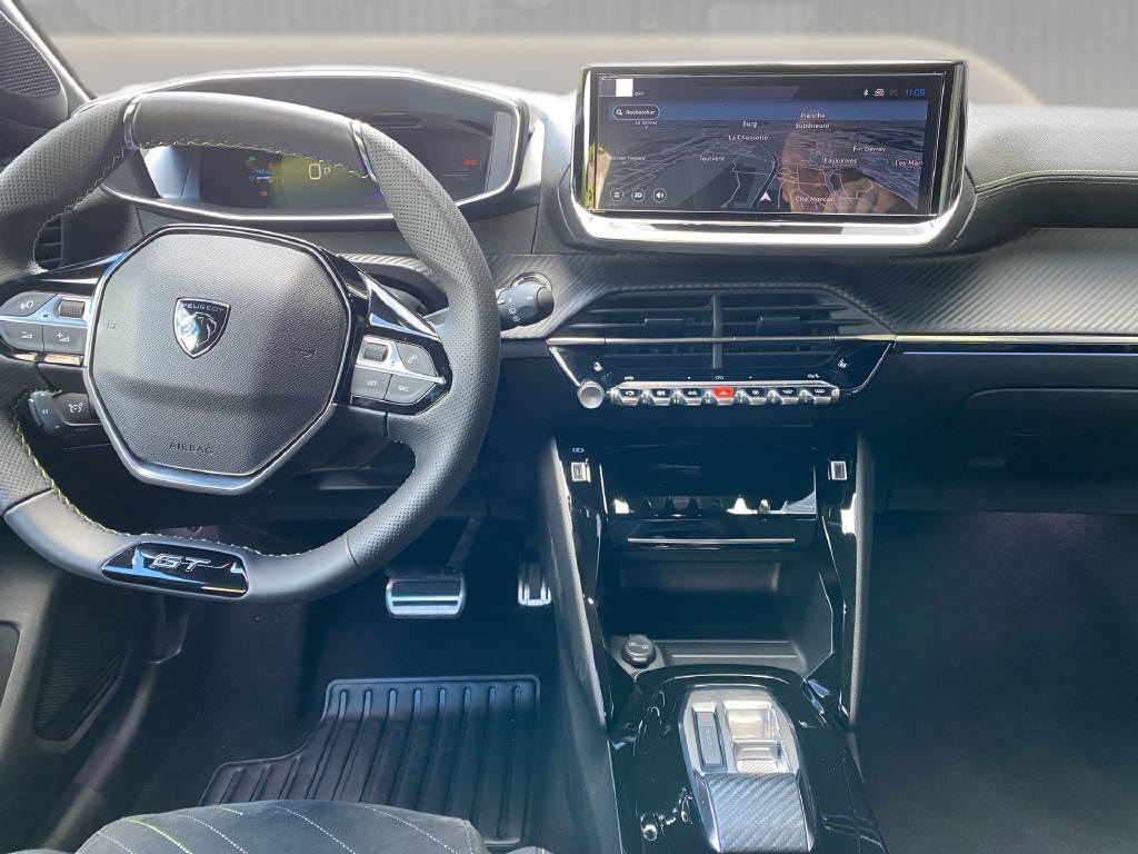 PEUGEOT 208 1.2 Hybrid 145 GT-image-11