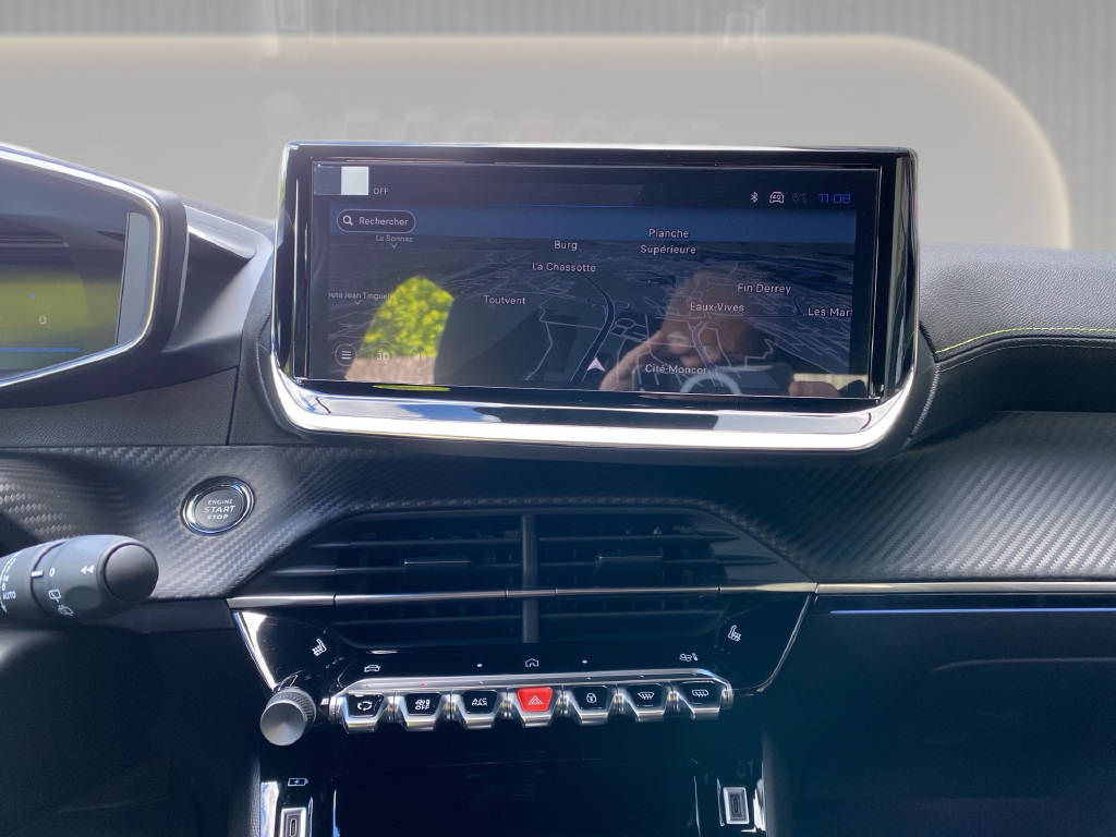 PEUGEOT 208 1.2 Hybrid 145 GT-image-13