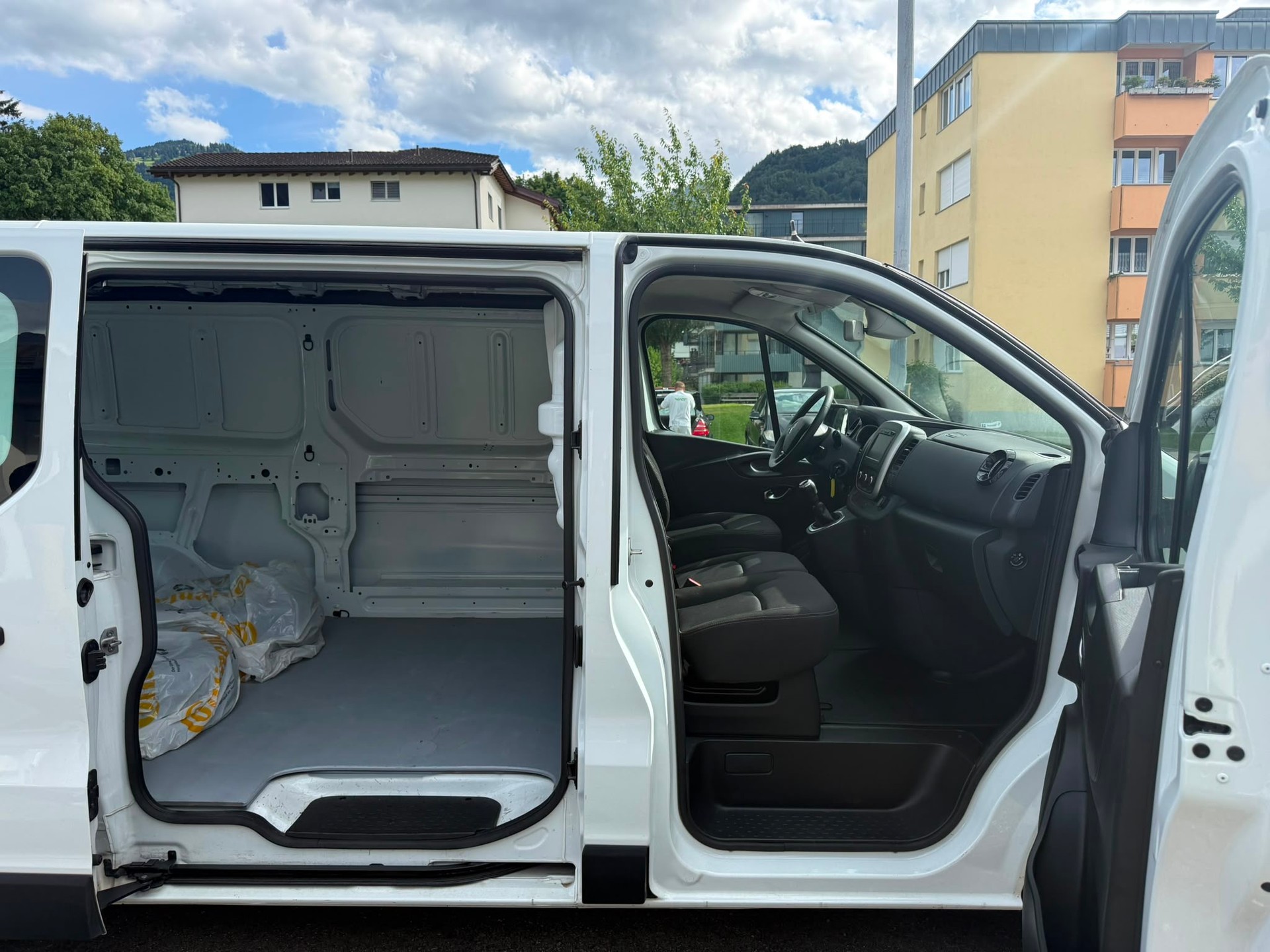 RENAULT Trafic Kaw. 3.0 t L2 H1 2.0 dCi 120 Business *Nutzlasterhöhung*-image-6