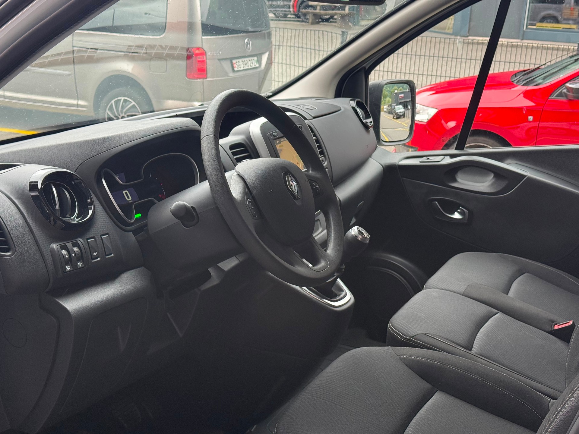 RENAULT Trafic Kaw. 3.0 t L2 H1 2.0 dCi 120 Business *Nutzlasterhöhung*-image-10