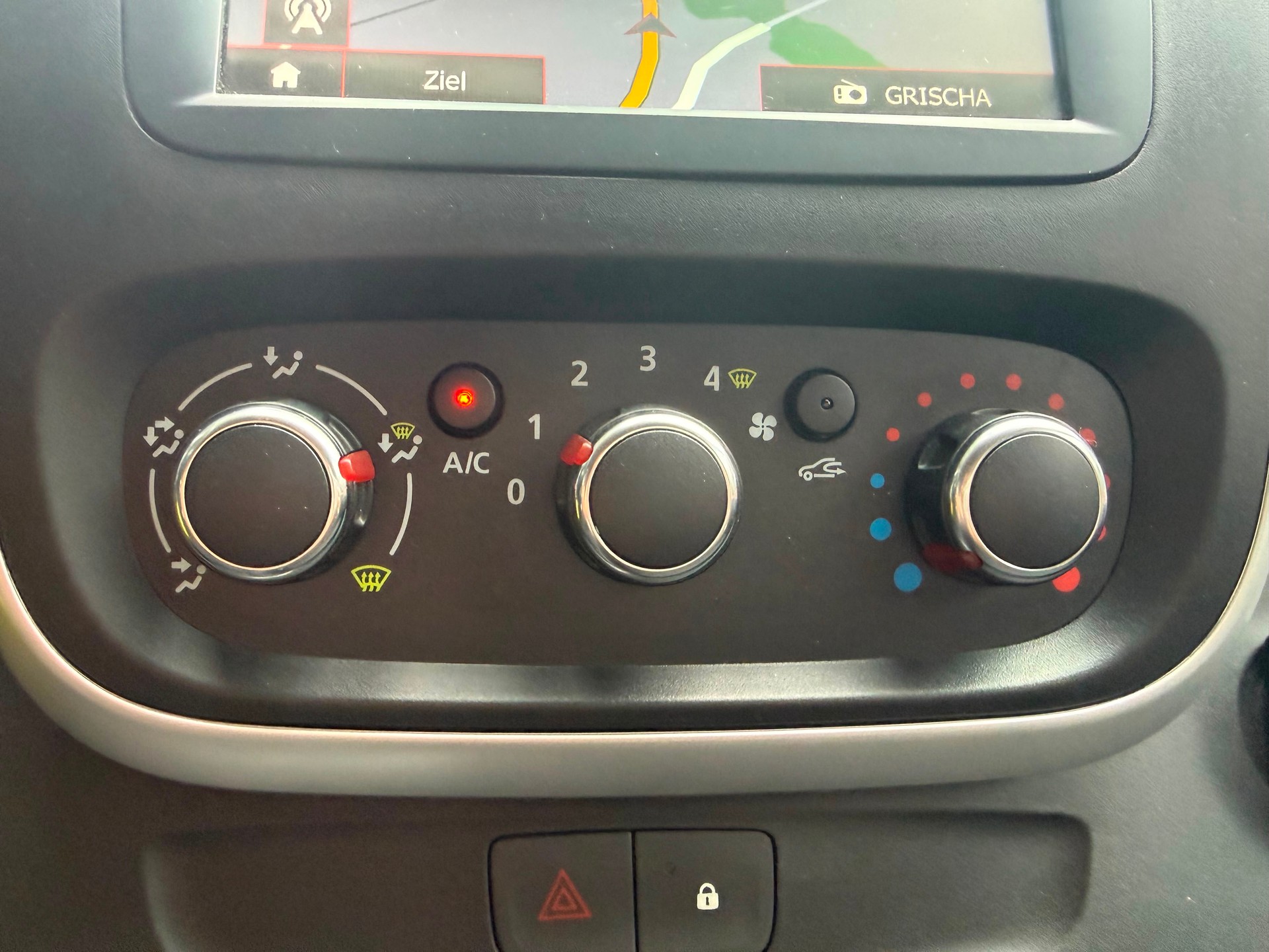 RENAULT Trafic Kaw. 3.0 t L2 H1 2.0 dCi 120 Business *Nutzlasterhöhung*-image-15