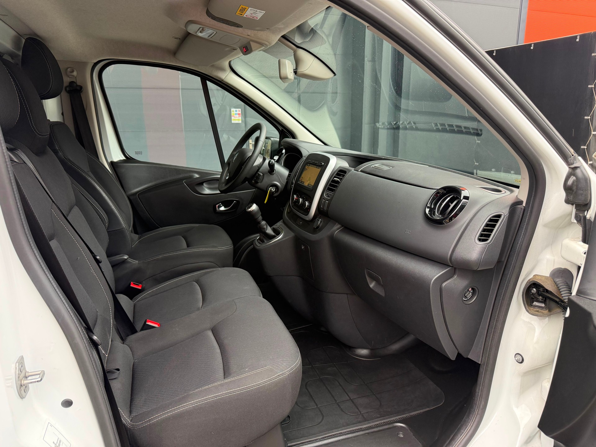 RENAULT Trafic Kaw. 3.0 t L2 H1 2.0 dCi 120 Business *Nutzlasterhöhung*-image-12
