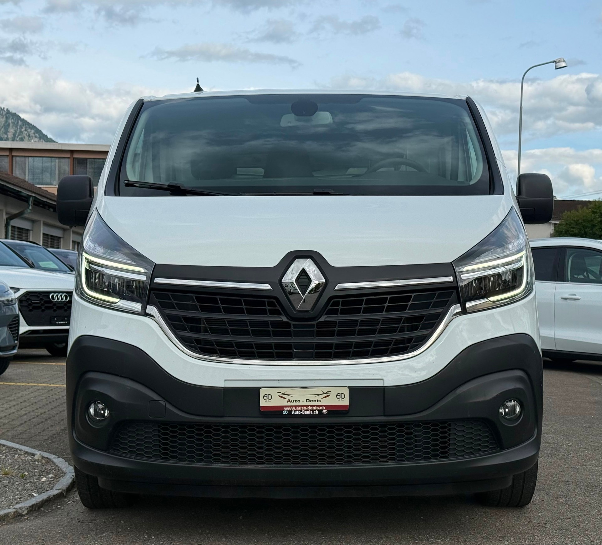 RENAULT Trafic Kaw. 3.0 t L2 H1 2.0 dCi 120 Business *Nutzlasterhöhung*-image-1