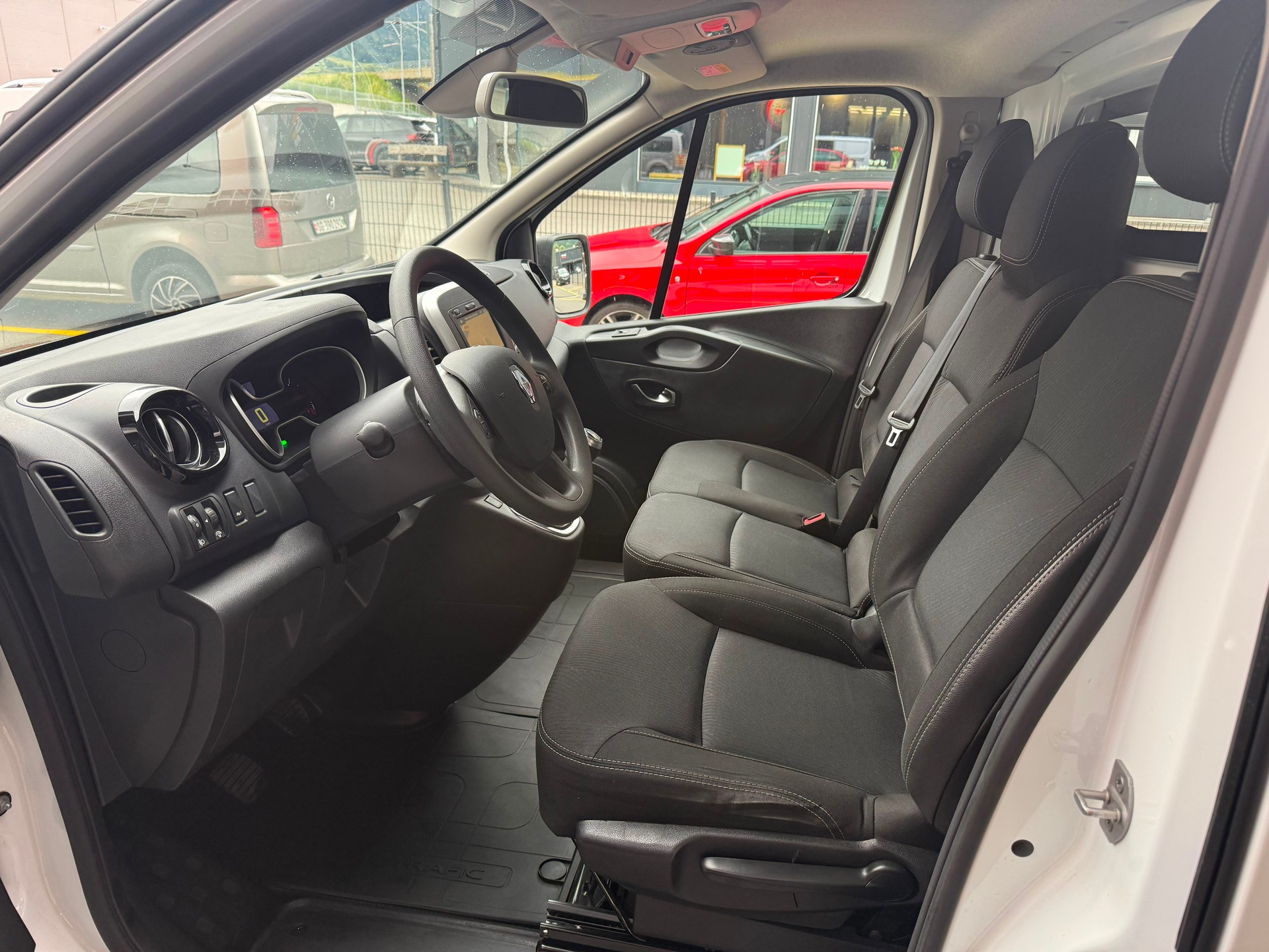 RENAULT Trafic Kaw. 3.0 t L2 H1 2.0 dCi 120 Business *Nutzlasterhöhung*-image-11