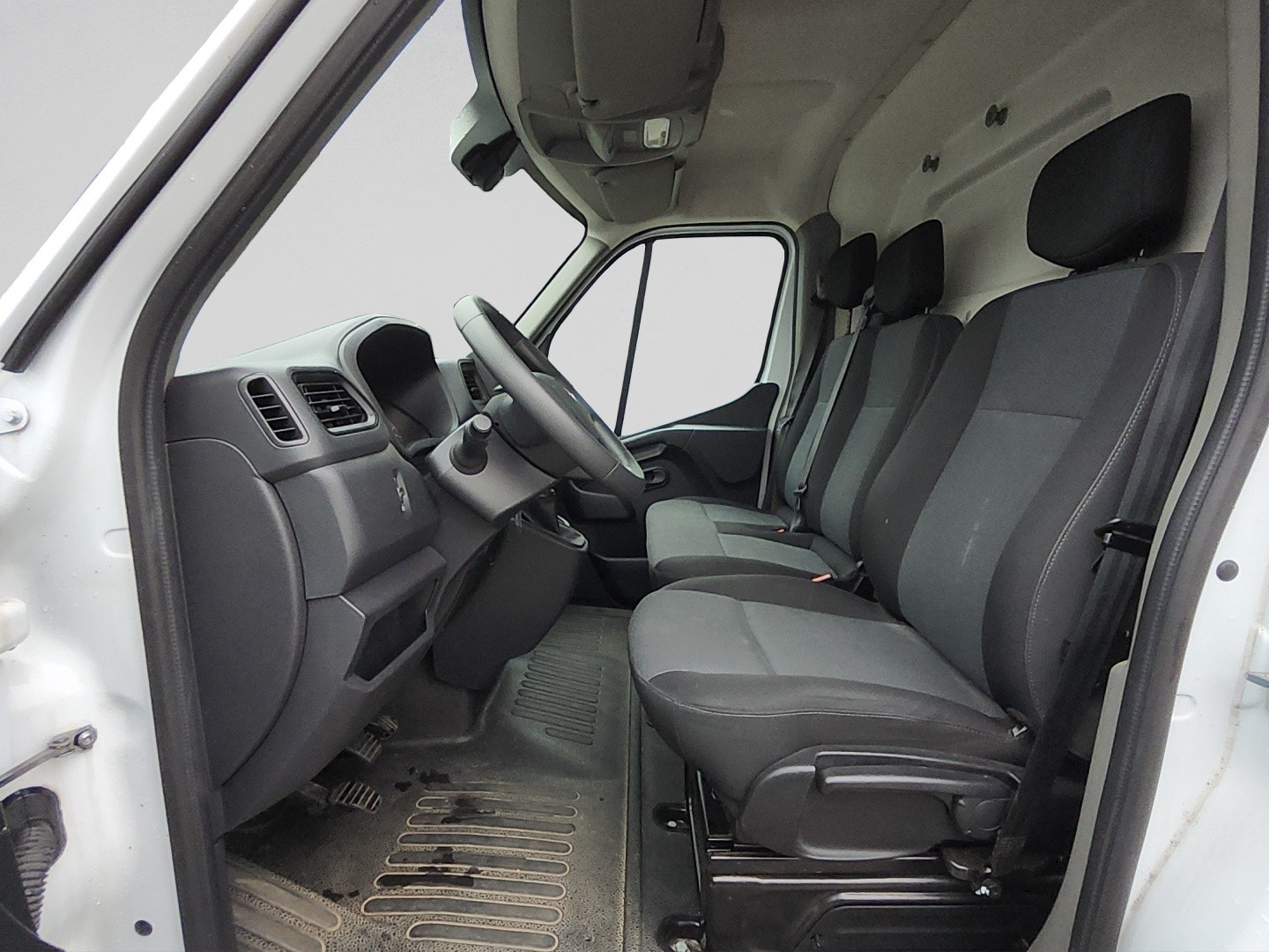 RENAULT Master T35 2.3 Blue dCi 150 L2H2-image-8