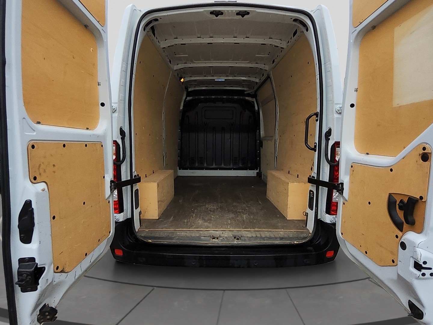 RENAULT Master T35 2.3 Blue dCi 150 L2H2-image-14