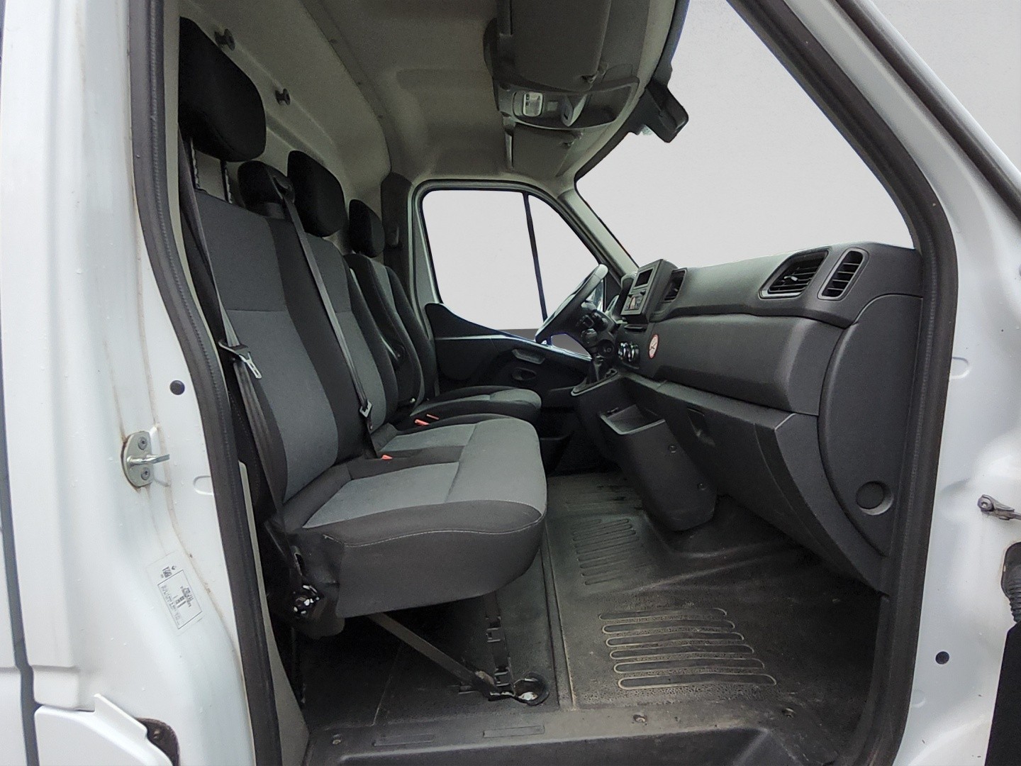 RENAULT Master T35 2.3 Blue dCi 150 L2H2-image-15