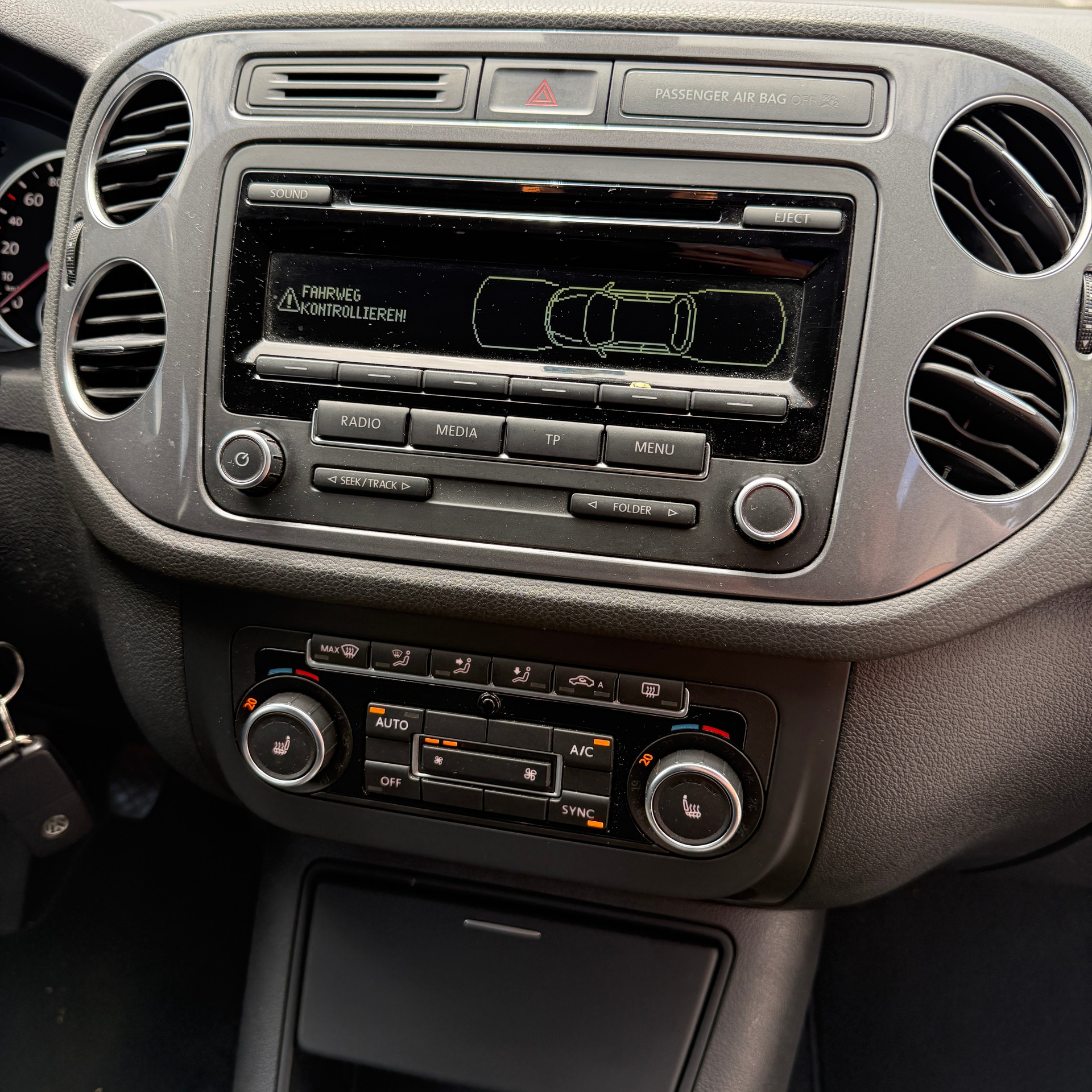 VW Tiguan 1.4 TSI BlueMotion Trend&Fun 4x2-image-11