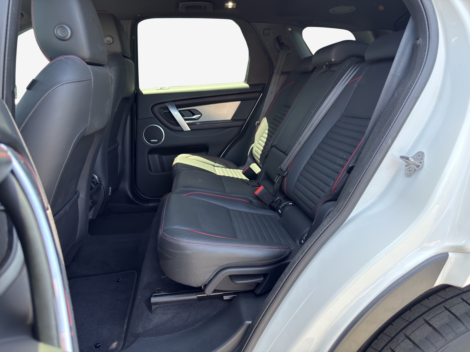 LAND ROVER Discovery Sport R Dyn P300e 1.5 PHEV HSE AT8-image-12