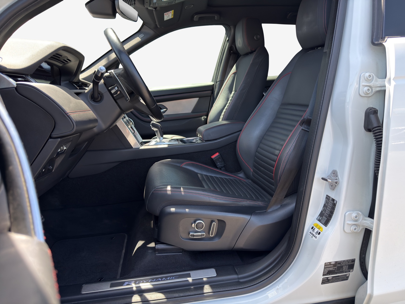 LAND ROVER Discovery Sport R Dyn P300e 1.5 PHEV HSE AT8-image-8