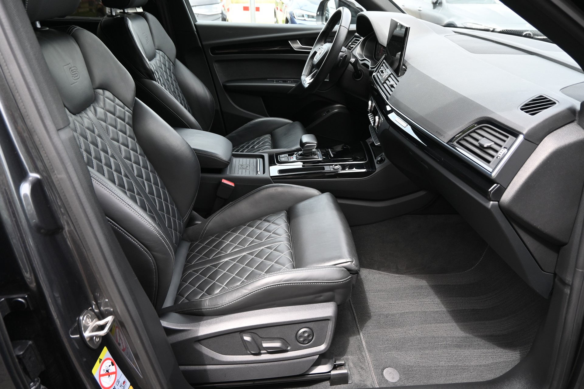 AUDI SQ5 Sportback 3.0 V6 TDI quattro tiptronic 342PS-image-12