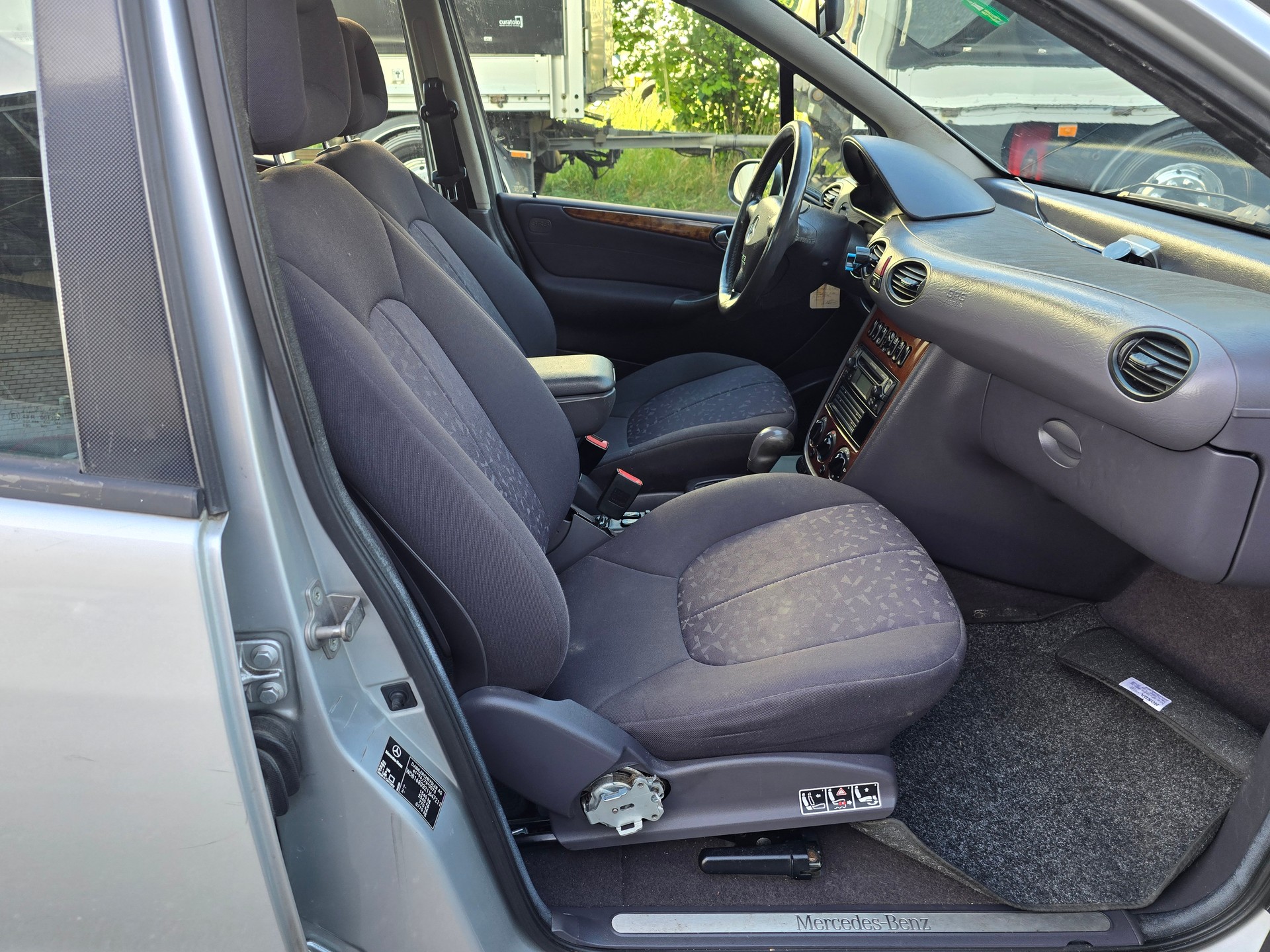 MERCEDES-BENZ A 190 Elégance-image-9