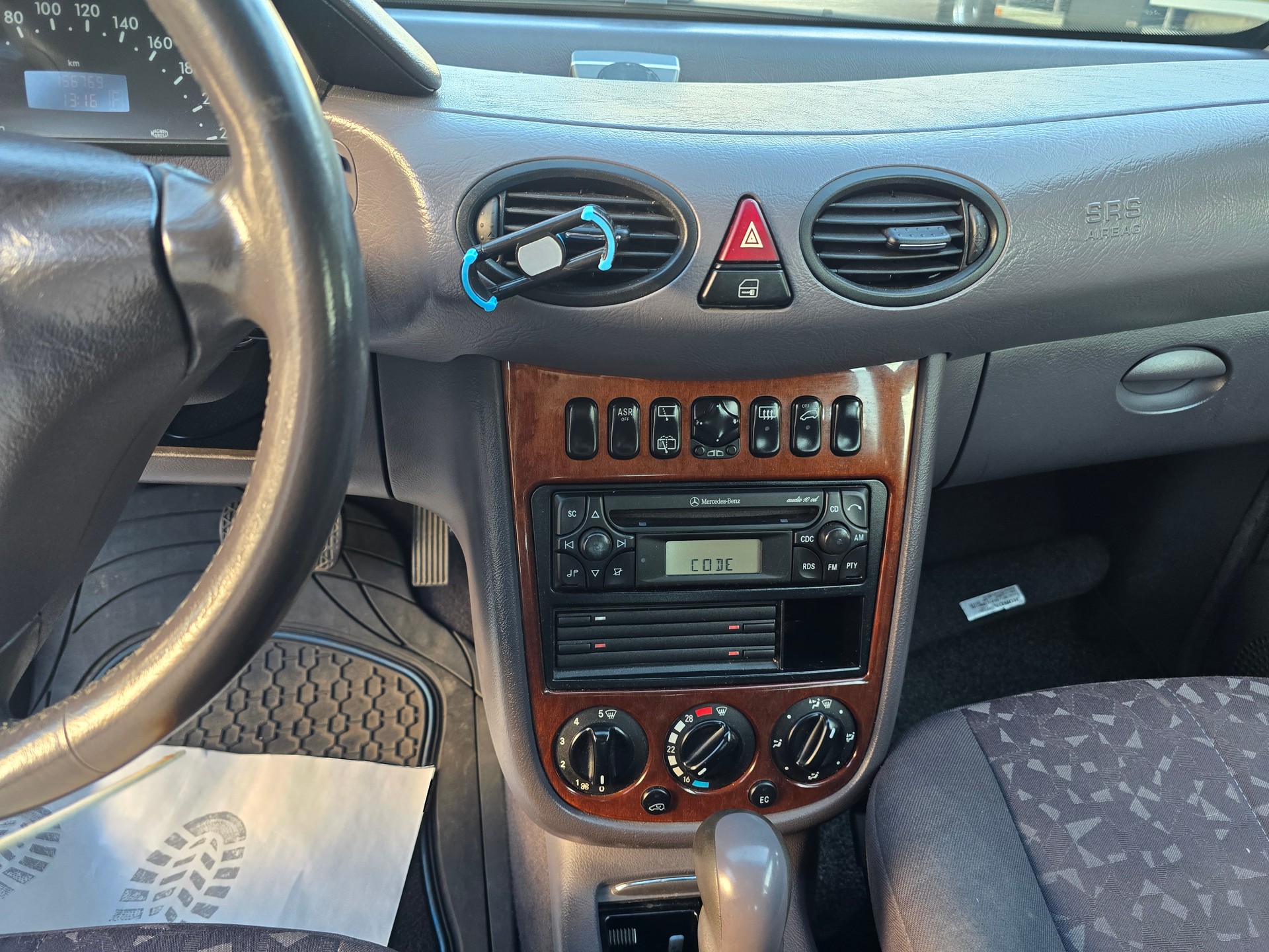 MERCEDES-BENZ A 190 Elégance-image-23