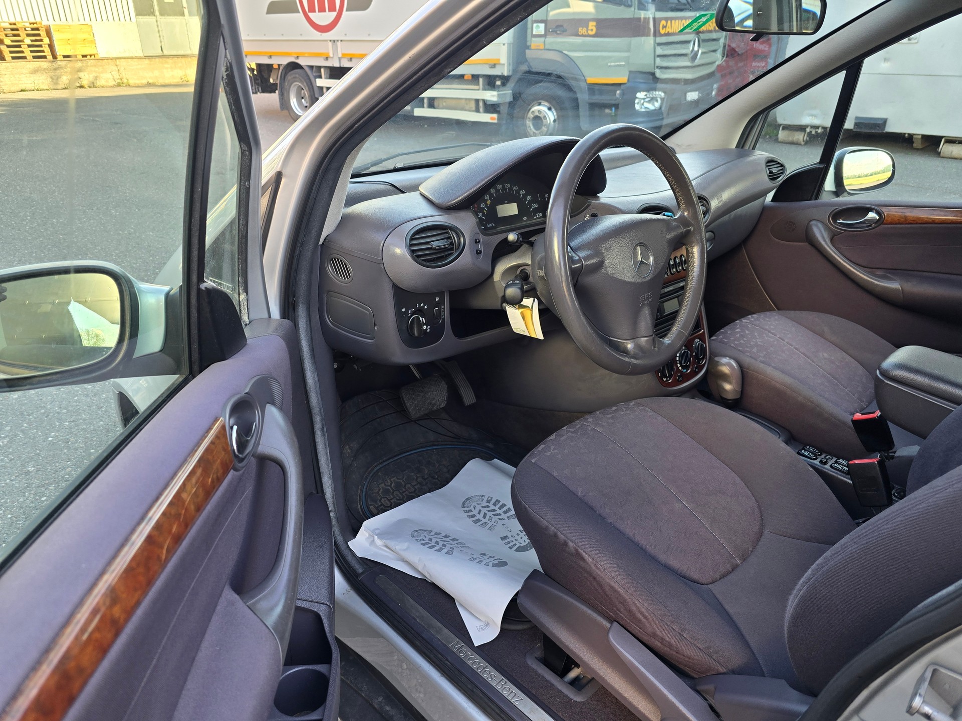 MERCEDES-BENZ A 190 Elégance-image-12