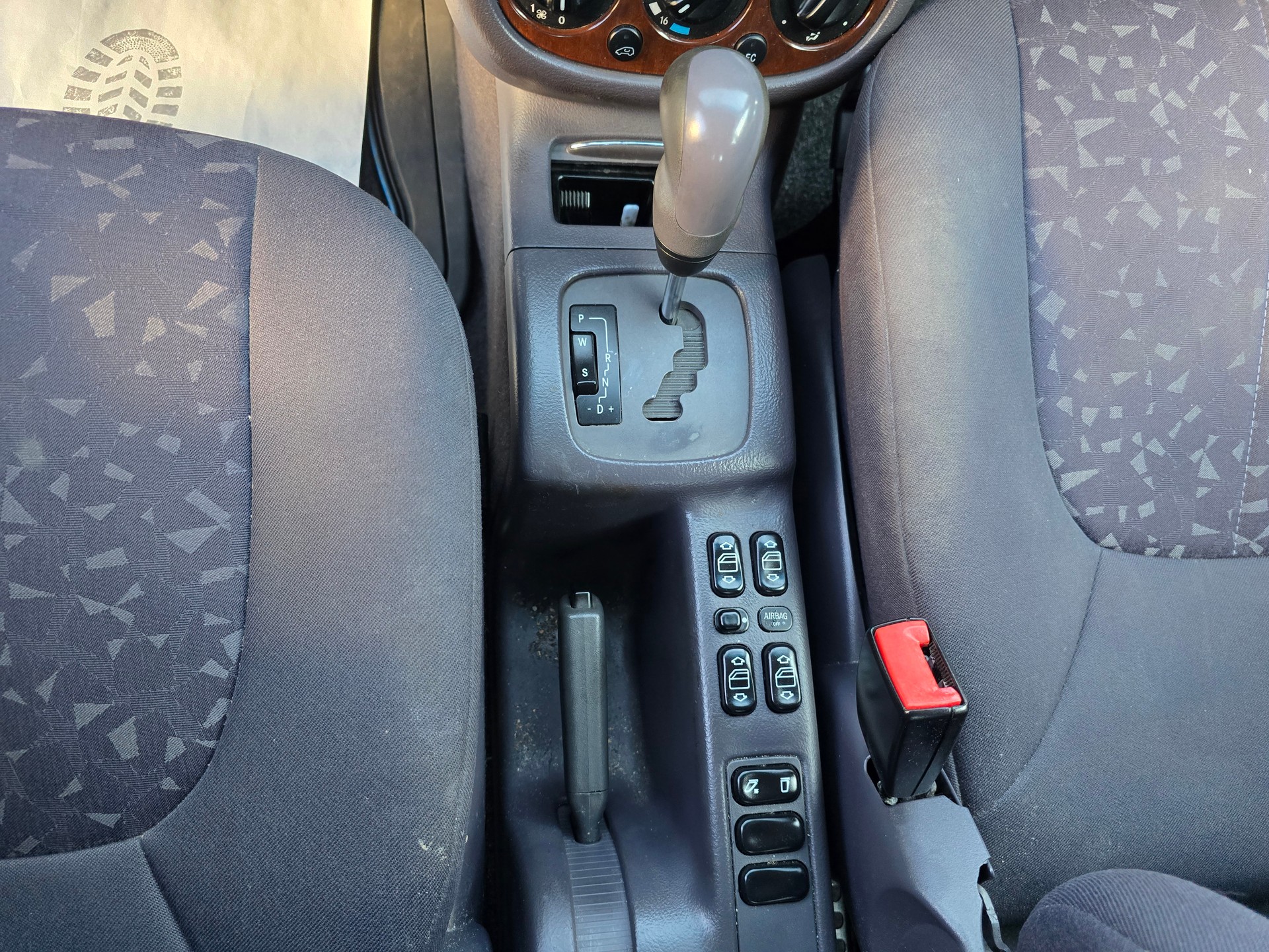 MERCEDES-BENZ A 190 Elégance-image-21