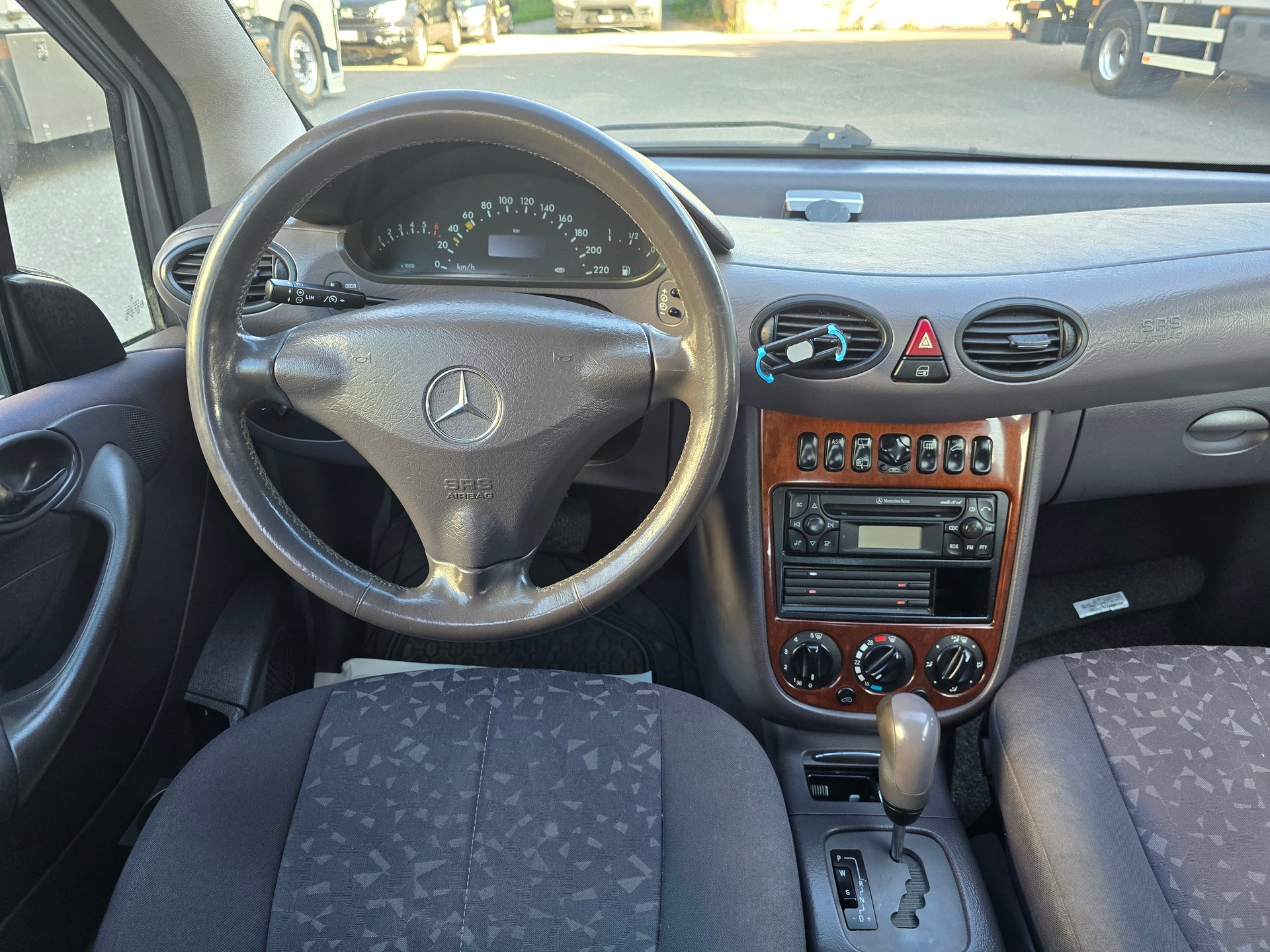 MERCEDES-BENZ A 190 Elégance-image-15