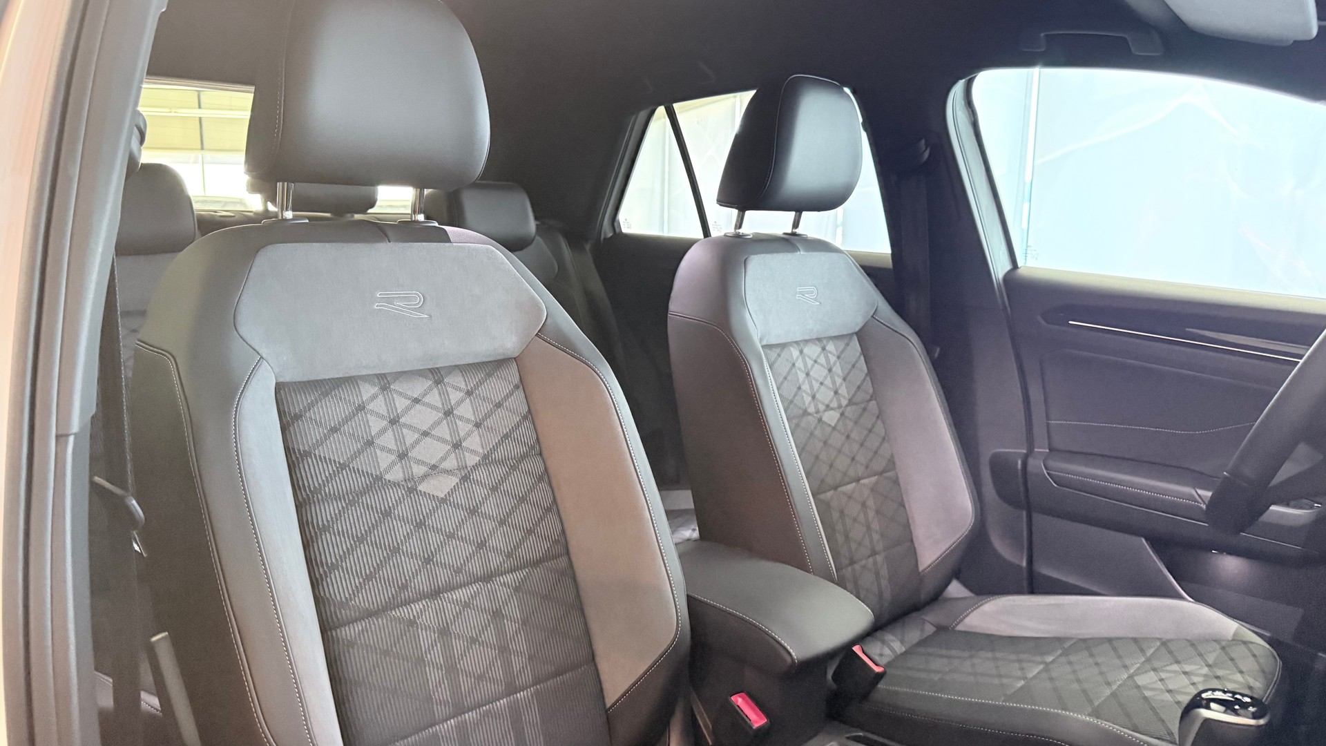 VW T-Roc 2.0 TSI R-Line DSG 4motion-image-21