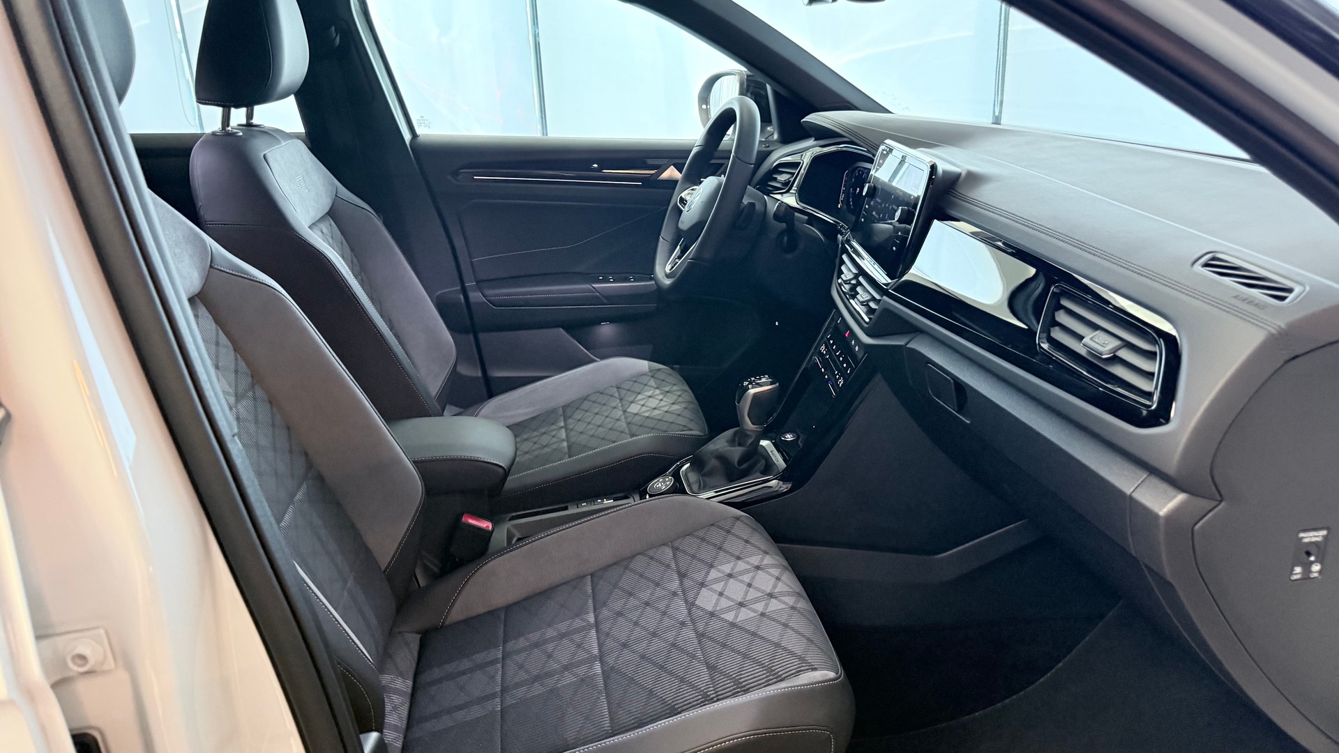 VW T-Roc 2.0 TSI R-Line DSG 4motion-image-19