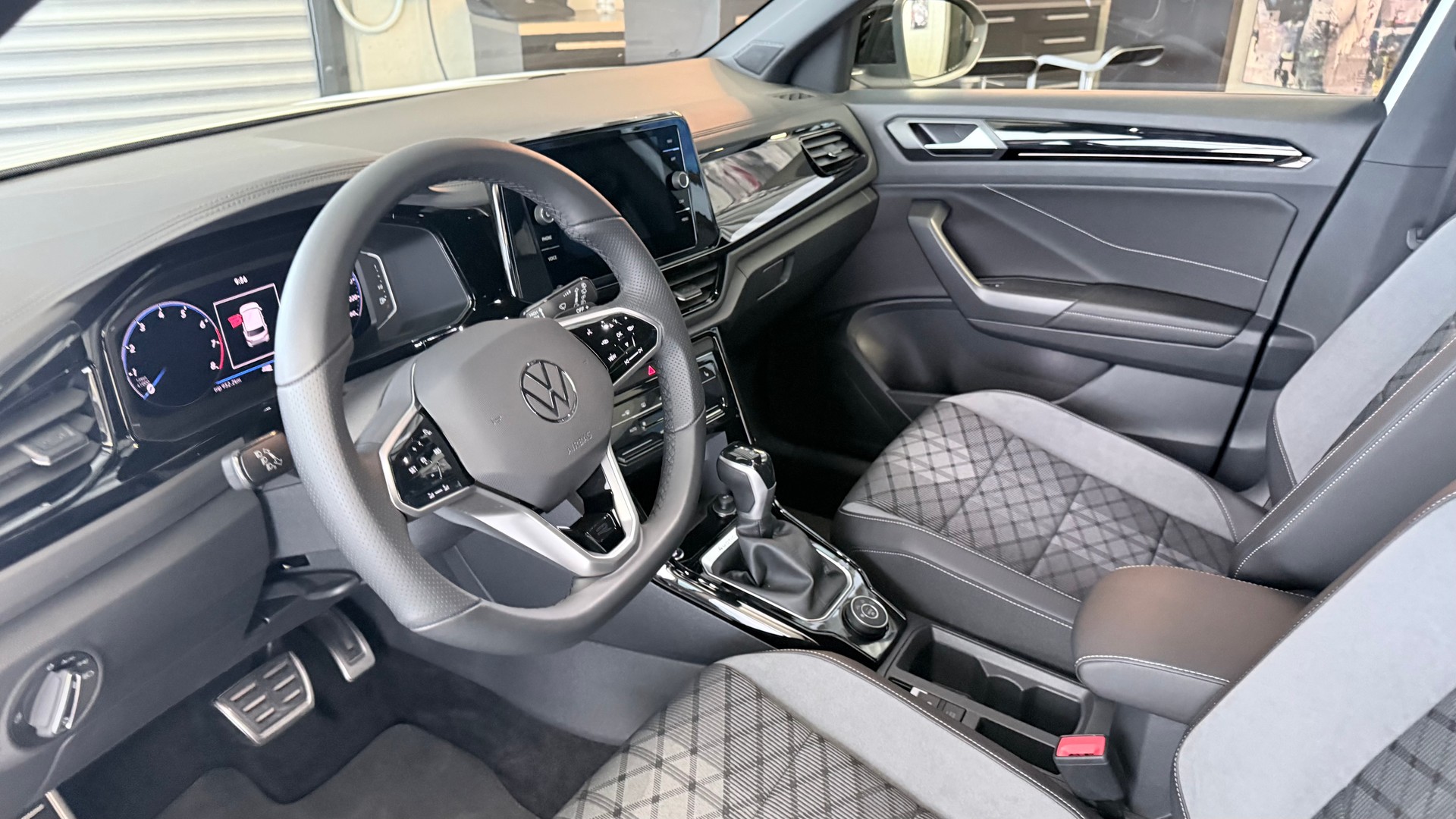 VW T-Roc 2.0 TSI R-Line DSG 4motion-image-9