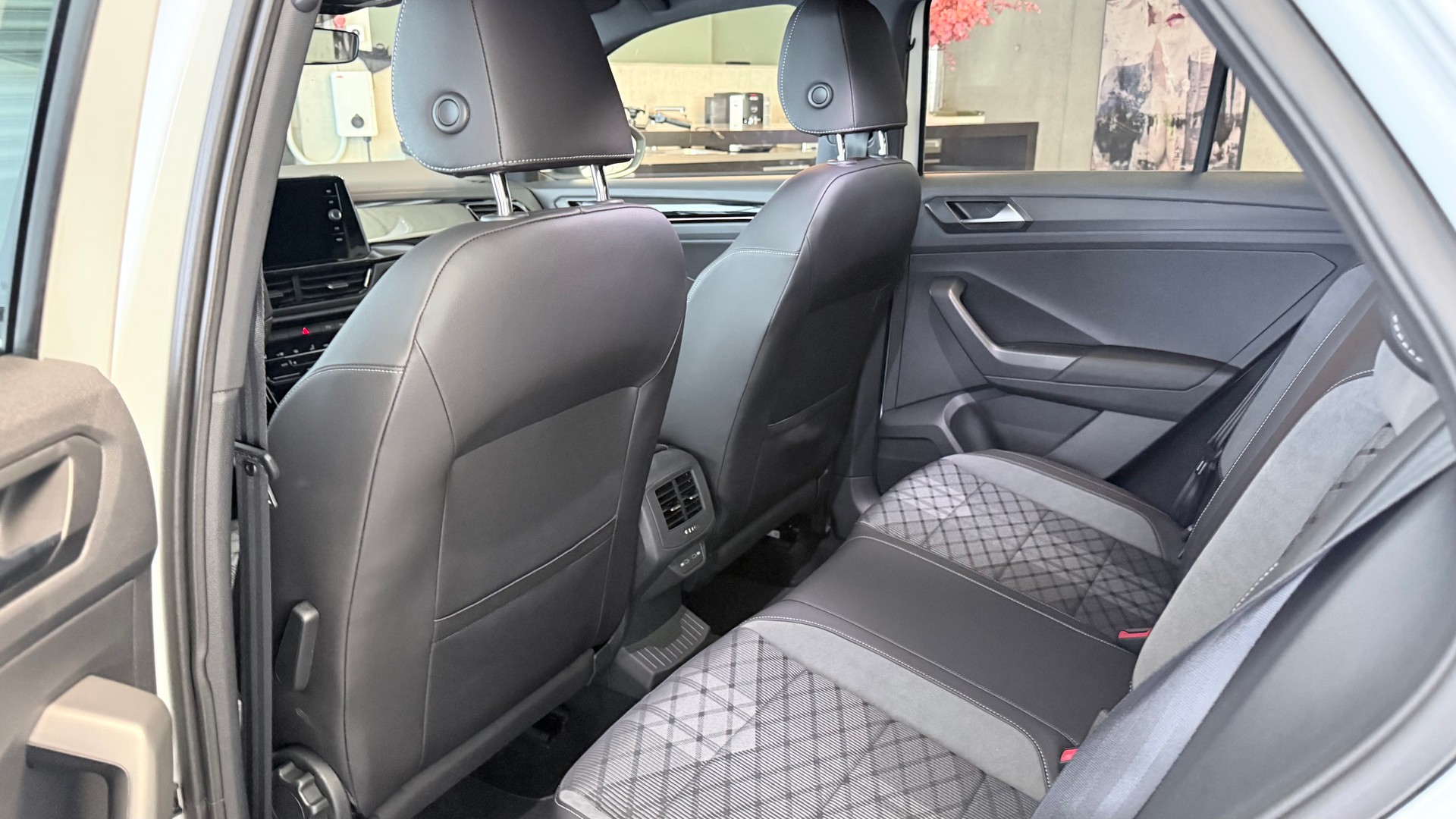 VW T-Roc 2.0 TSI R-Line DSG 4motion-image-8