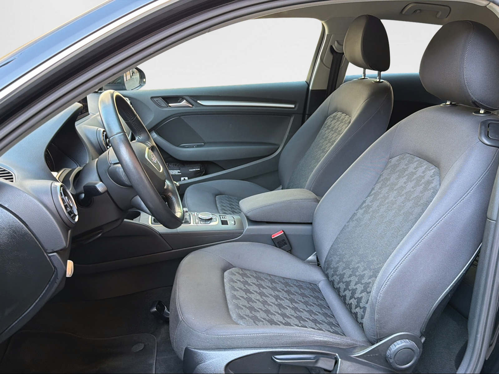 AUDI A3 2.0 TDI Attraction-image-8