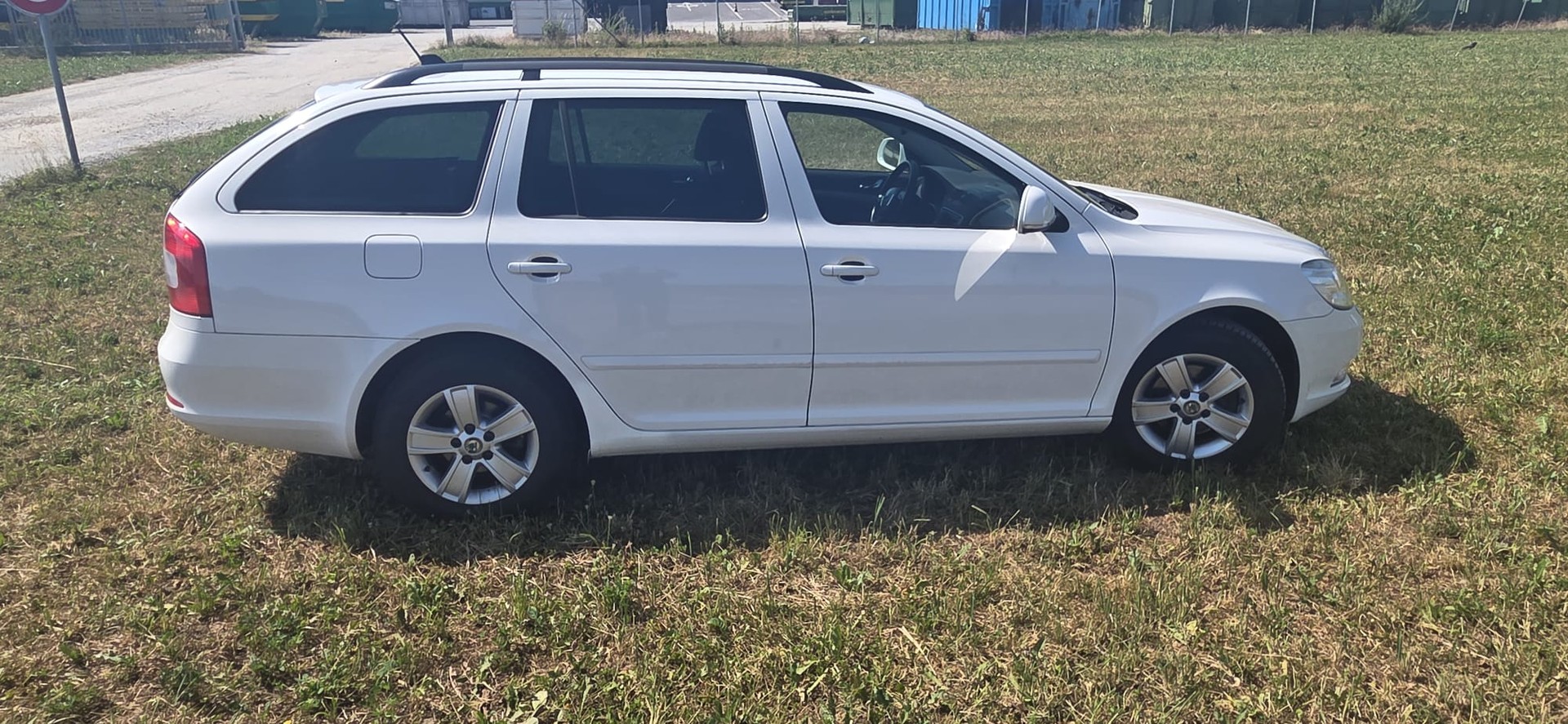 SKODA Octavia Combi 1.6 TDI Greenline-image-3