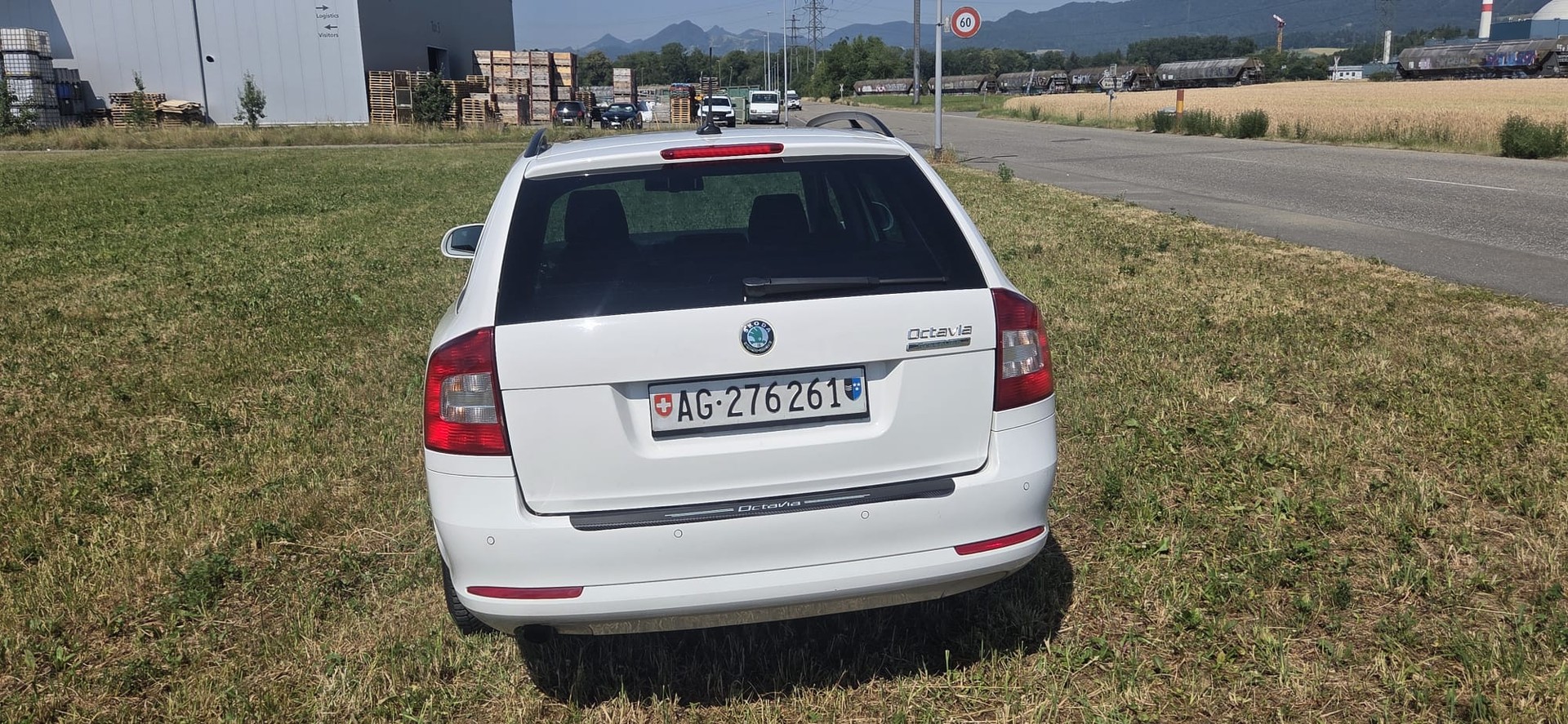SKODA Octavia Combi 1.6 TDI Greenline-image-1