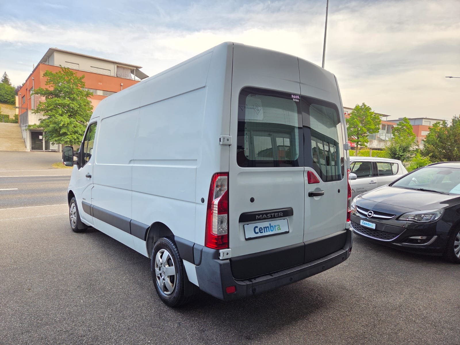 RENAULT Master T35 2.3dCi 125 L2H2-image-2