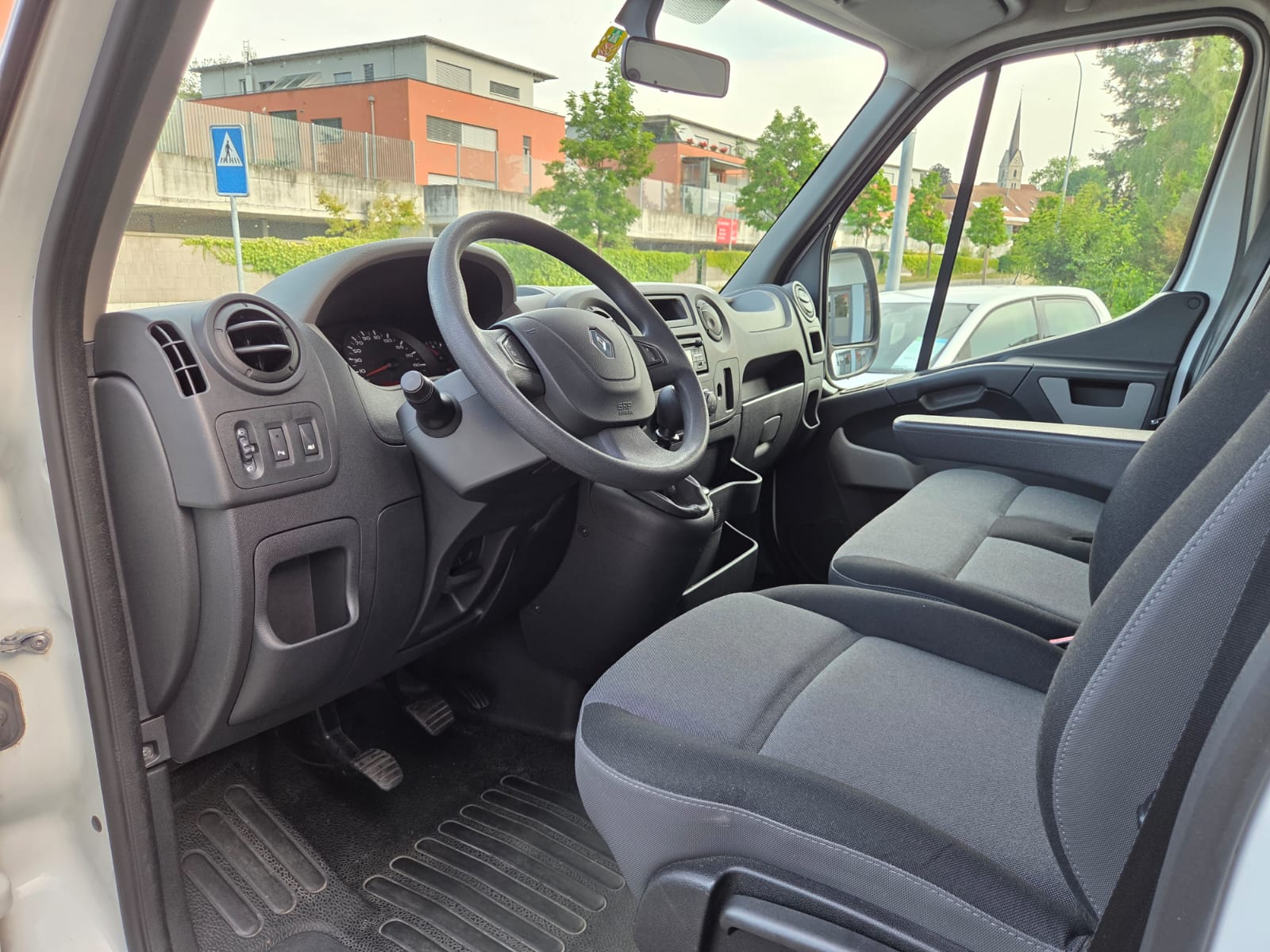 RENAULT Master T35 2.3dCi 125 L2H2-image-8
