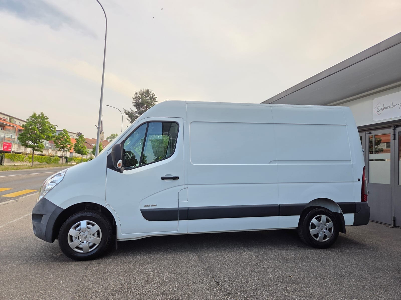 RENAULT Master T35 2.3dCi 125 L2H2-image-1