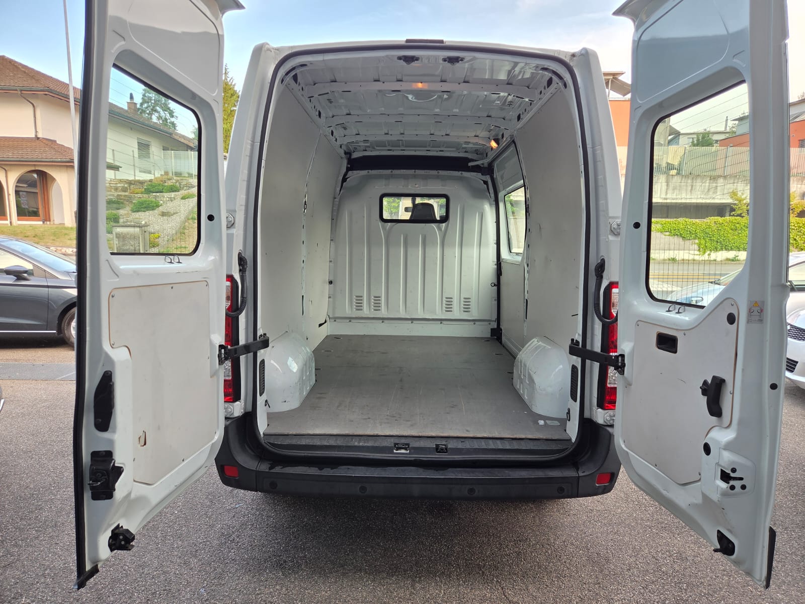 RENAULT Master T35 2.3dCi 125 L2H2-image-14