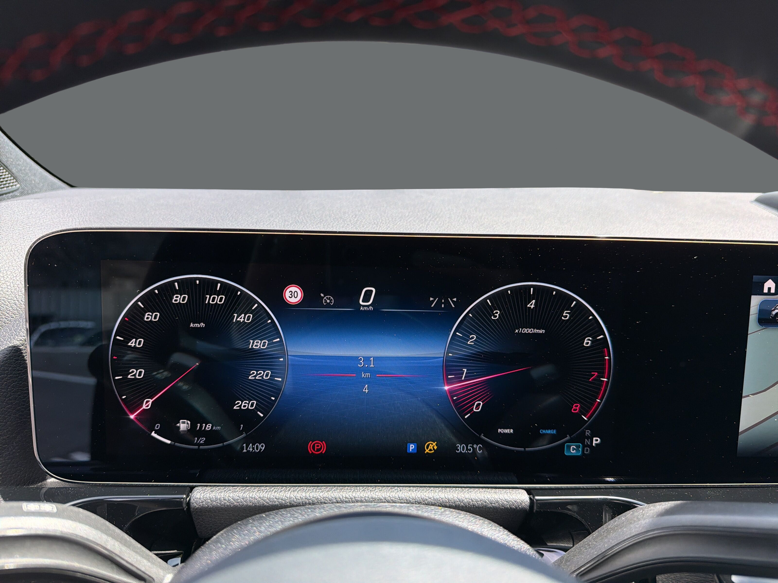MERCEDES-BENZ GLA 250 4Matic 8G-DCT-image-10