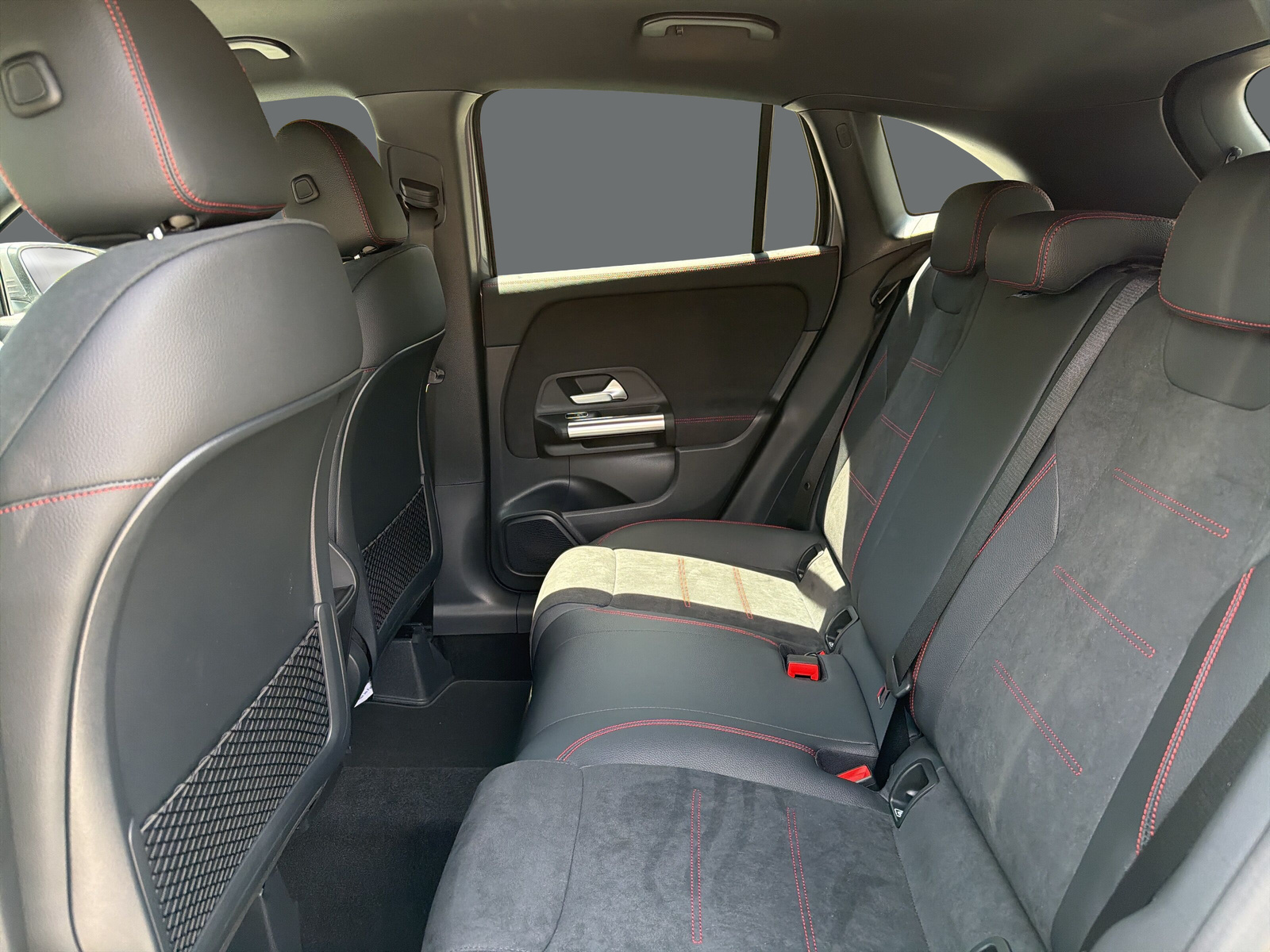 MERCEDES-BENZ GLA 250 4Matic 8G-DCT-image-13