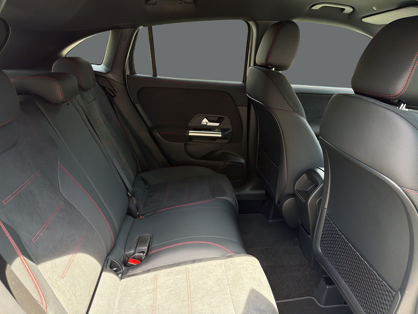 MERCEDES-BENZ GLA 250 4Matic 8G-DCT-image-18