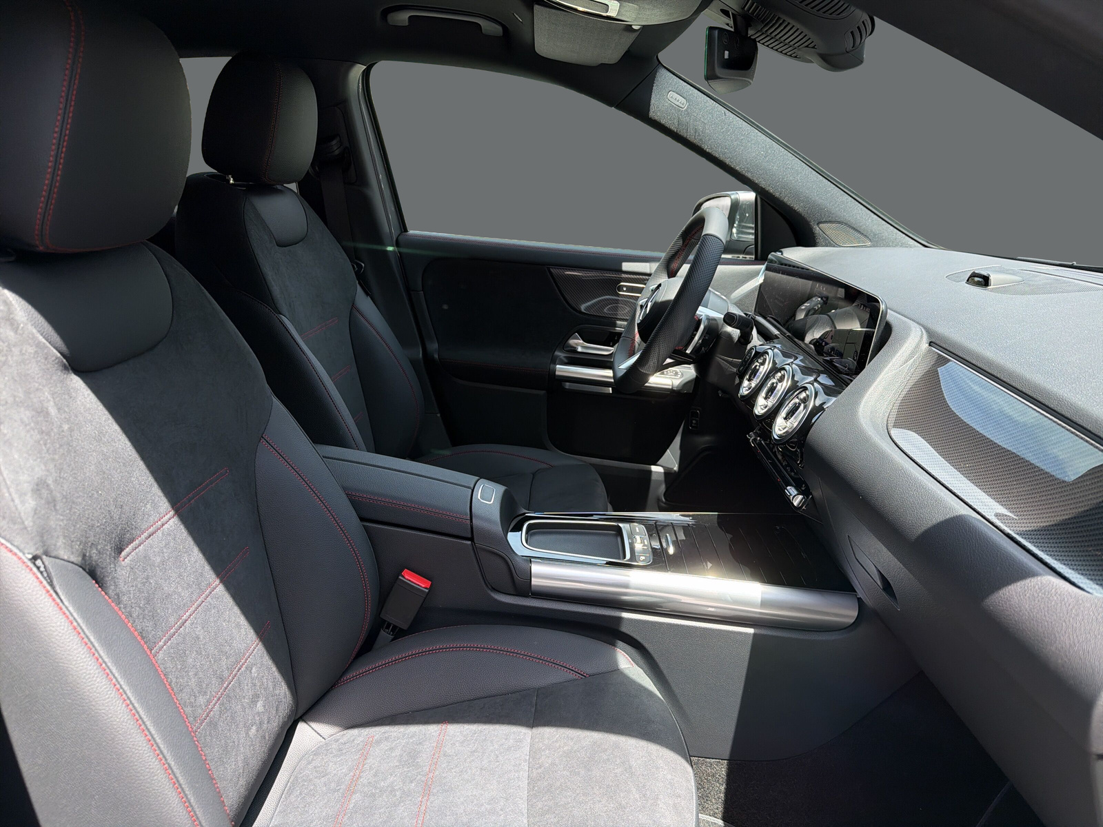 MERCEDES-BENZ GLA 250 4Matic 8G-DCT-image-17