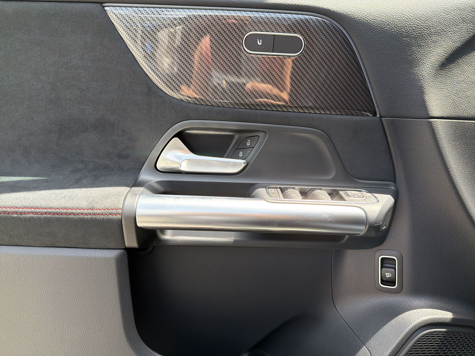 MERCEDES-BENZ GLA 250 4Matic 8G-DCT-image-11