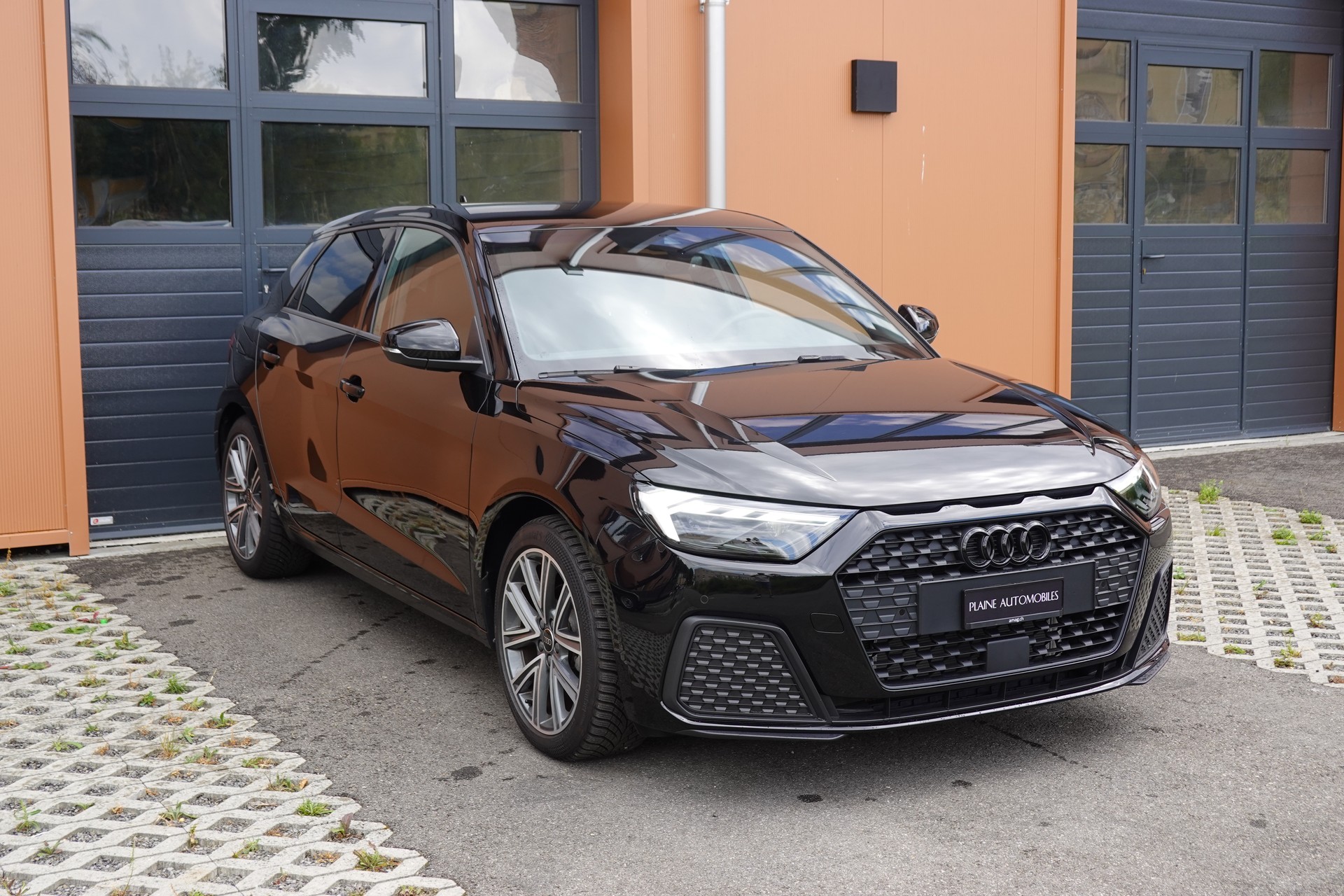 AUDI A1 Sportback 30 TFSI S Line Attraction S-tronic * Vehicule CH * Sièges Chauffant * Tempomat * Caméra *-showroom-element-2